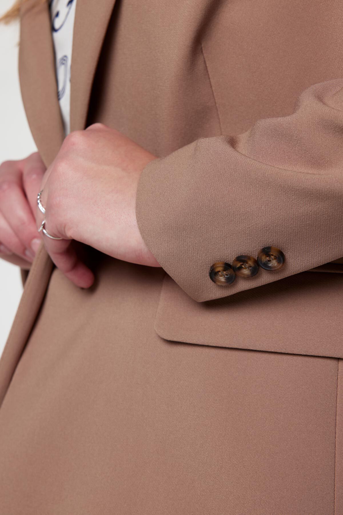 Blazer avec fermeture boutonn&eacute;e image number 4