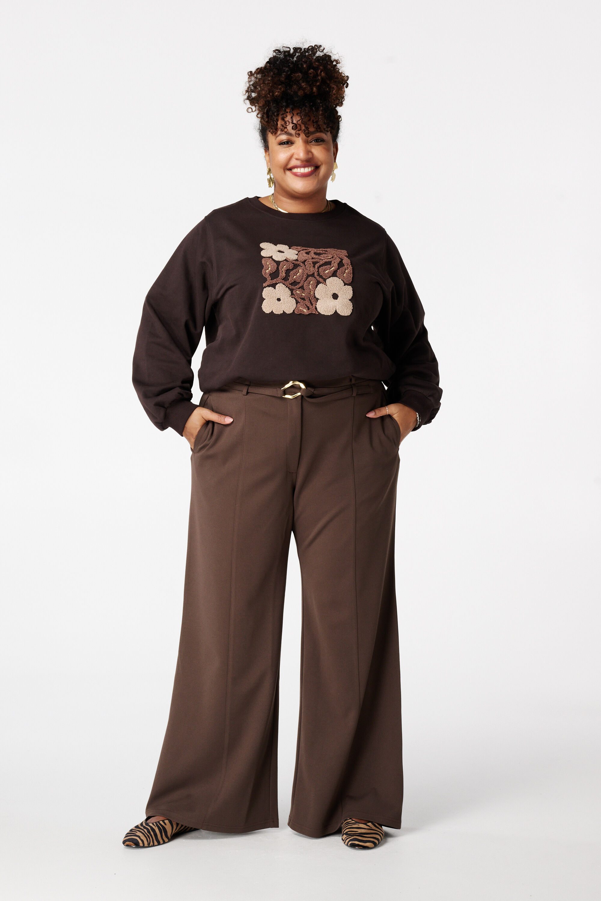 Sweat-shirt avec imprim&eacute; brod&eacute; image number 5