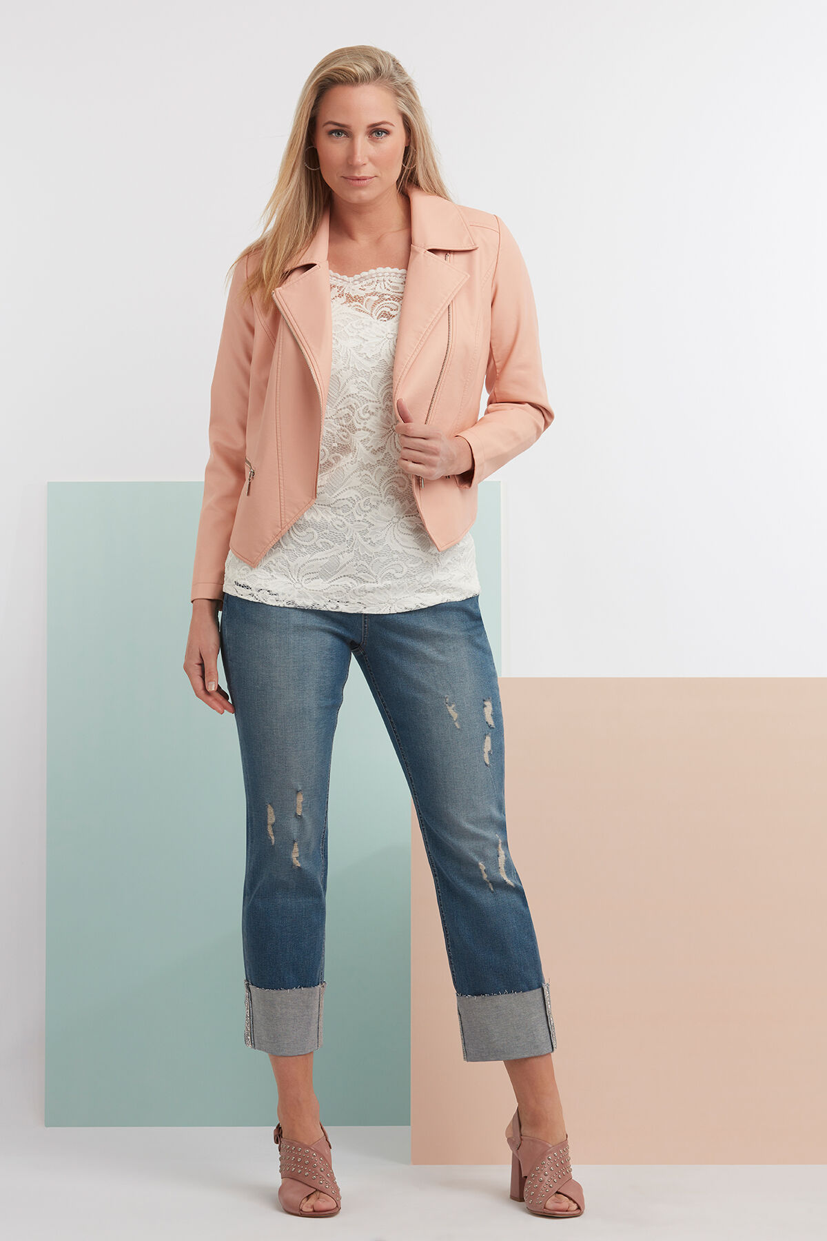 Haut en dentelle &agrave; &eacute;paules d&eacute;nud&eacute;es image number 4