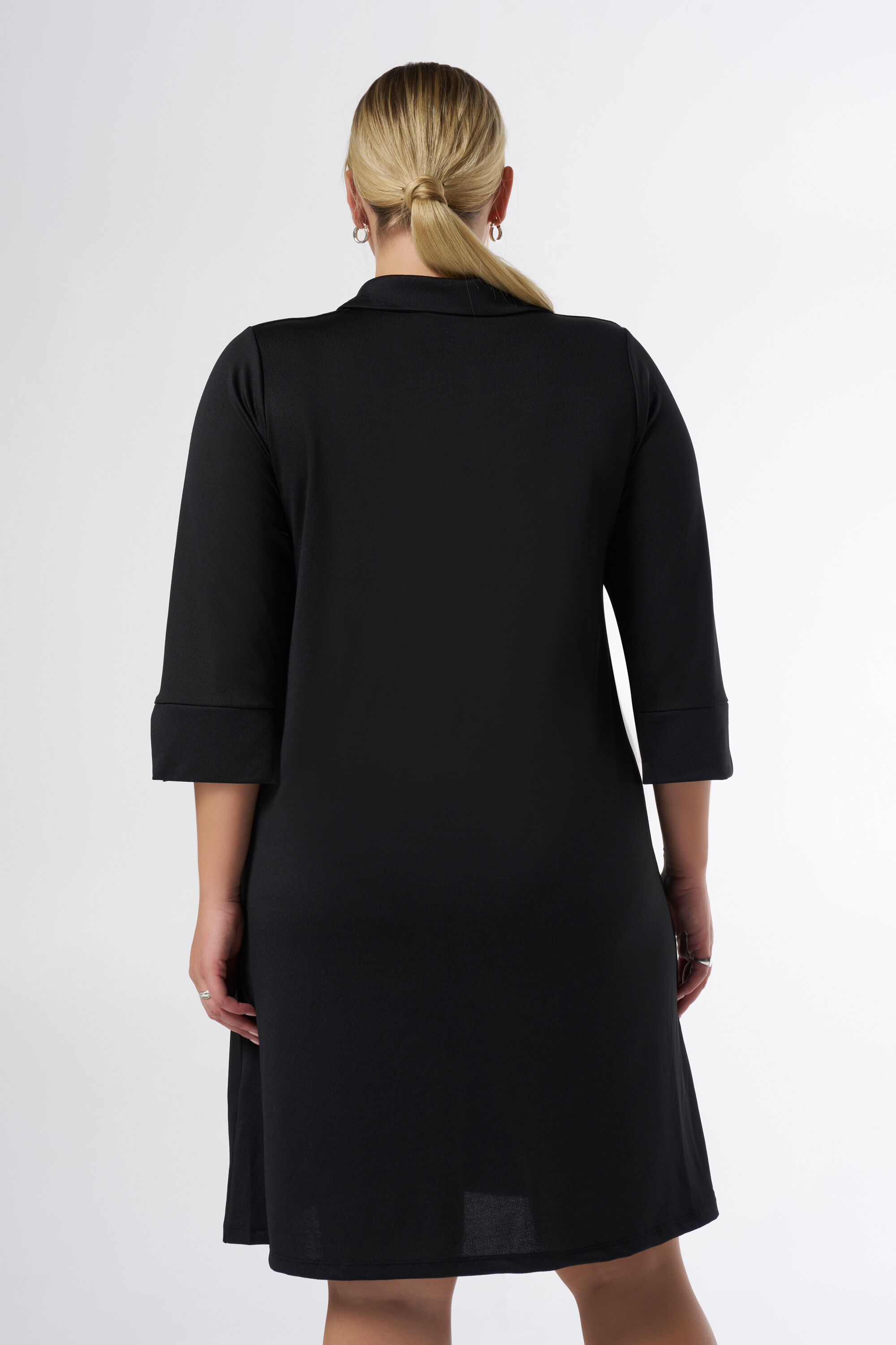 Robe noire avec poches hot sale