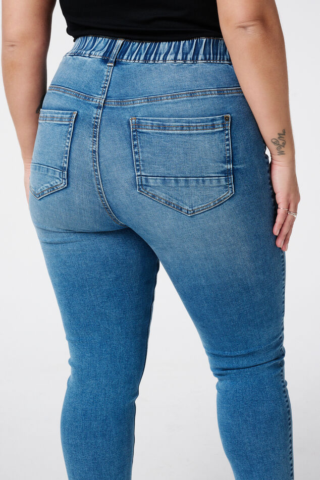 Tregging avec un look denim image number 4