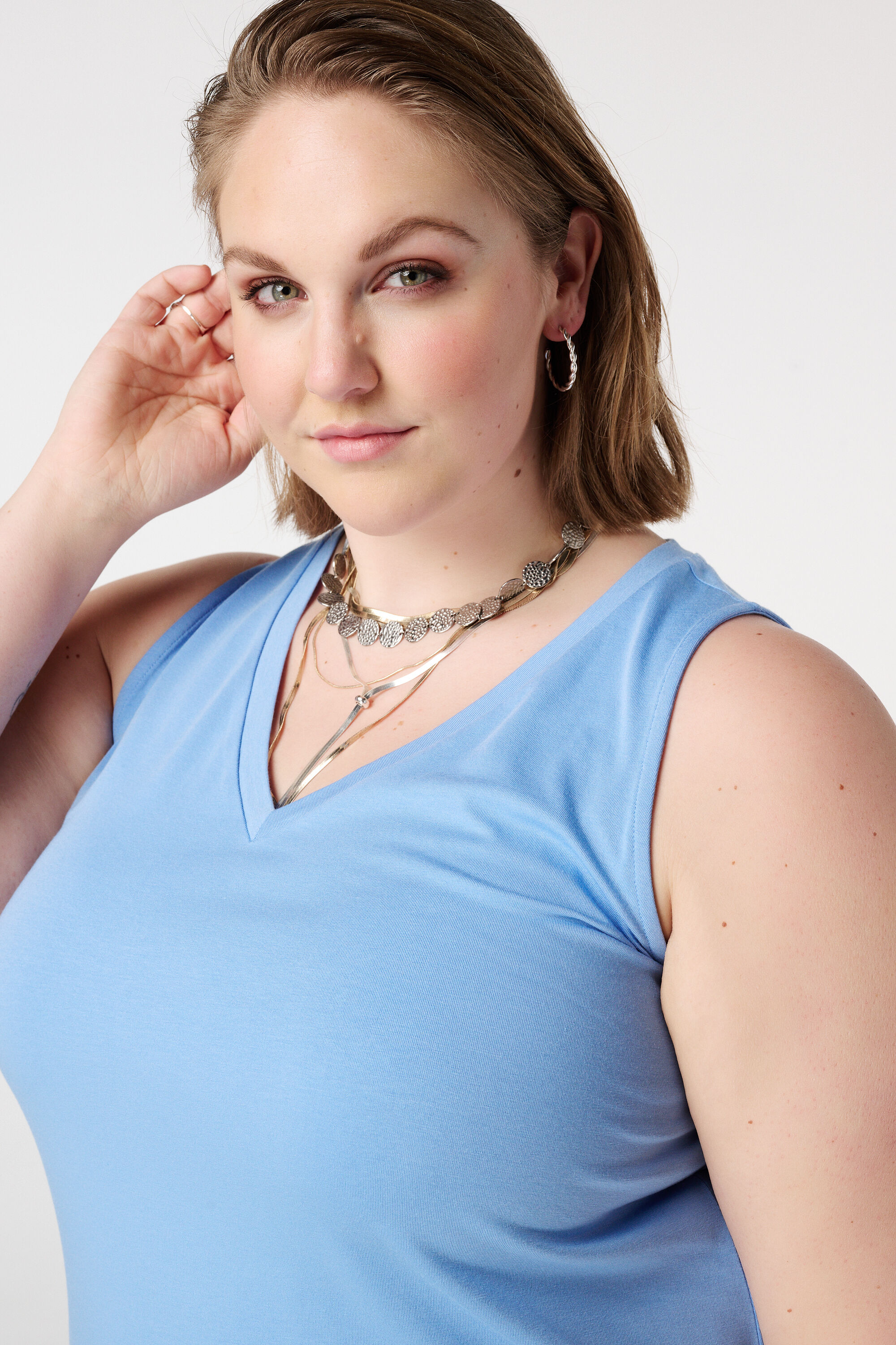 D&eacute;bardeur avec col en V image number 4