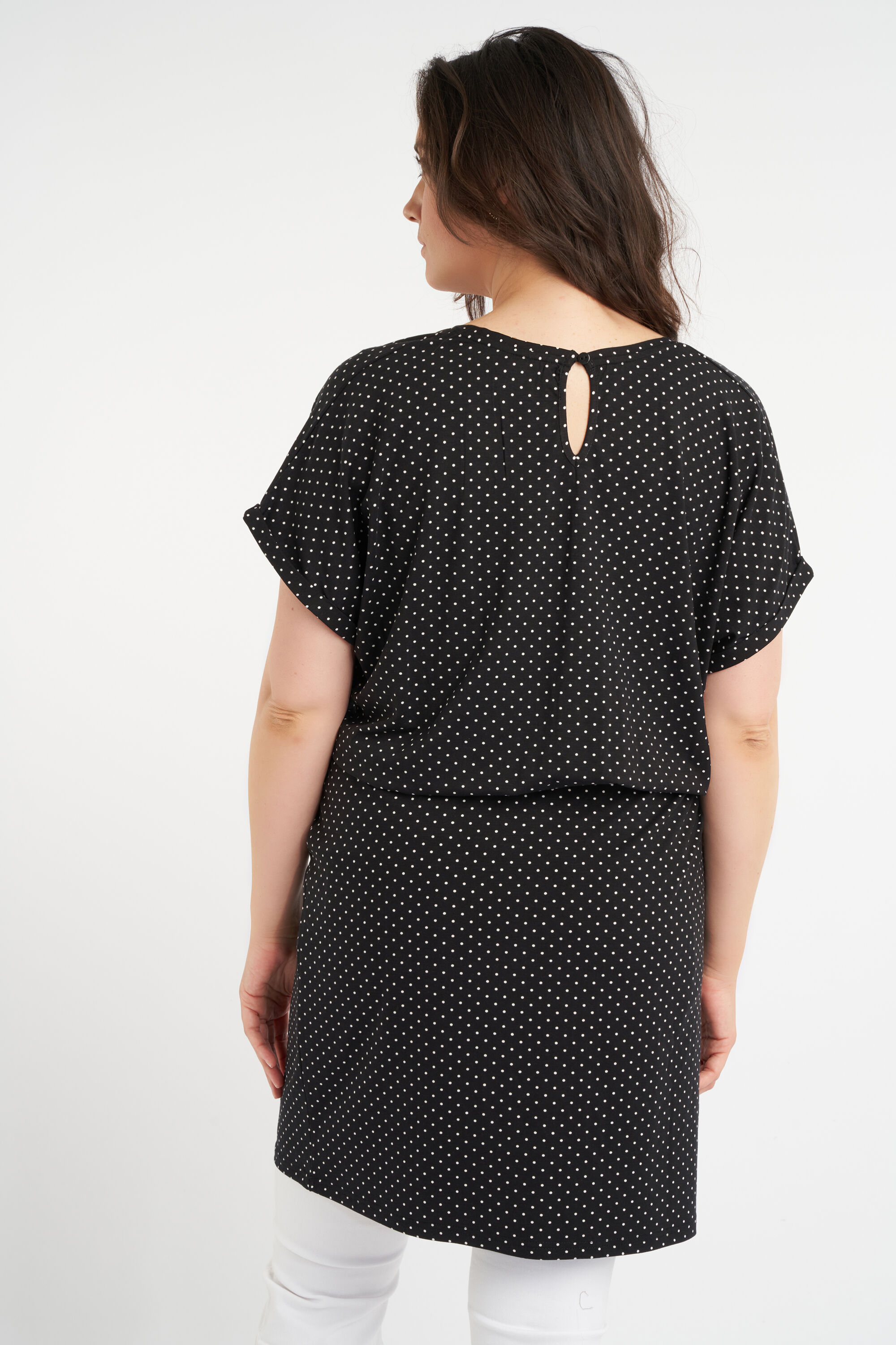 Tunique d&eacute;cor&eacute;e en dentelle image number 4