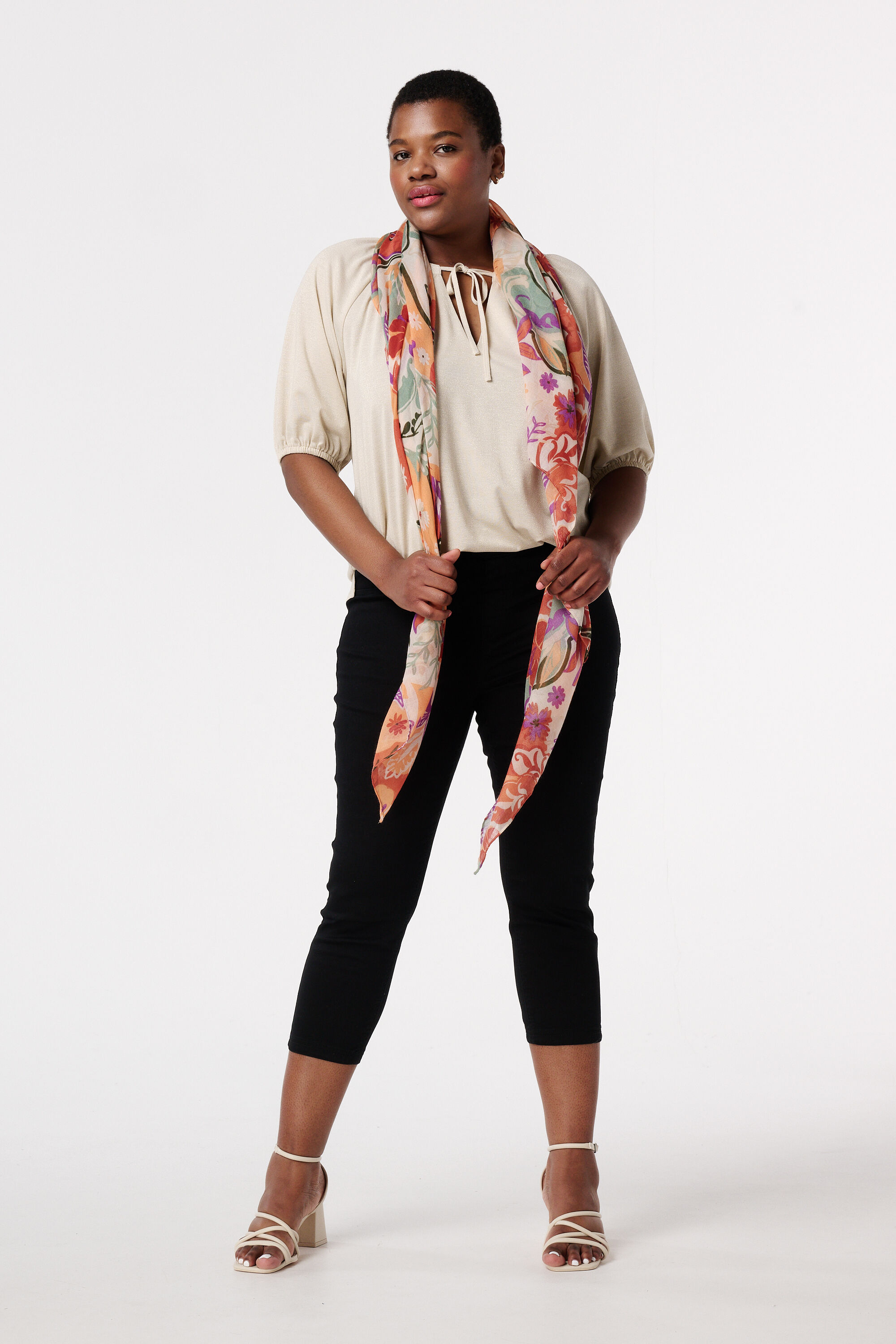 Haut avec d&eacute;tails &agrave; paillettes image number 4