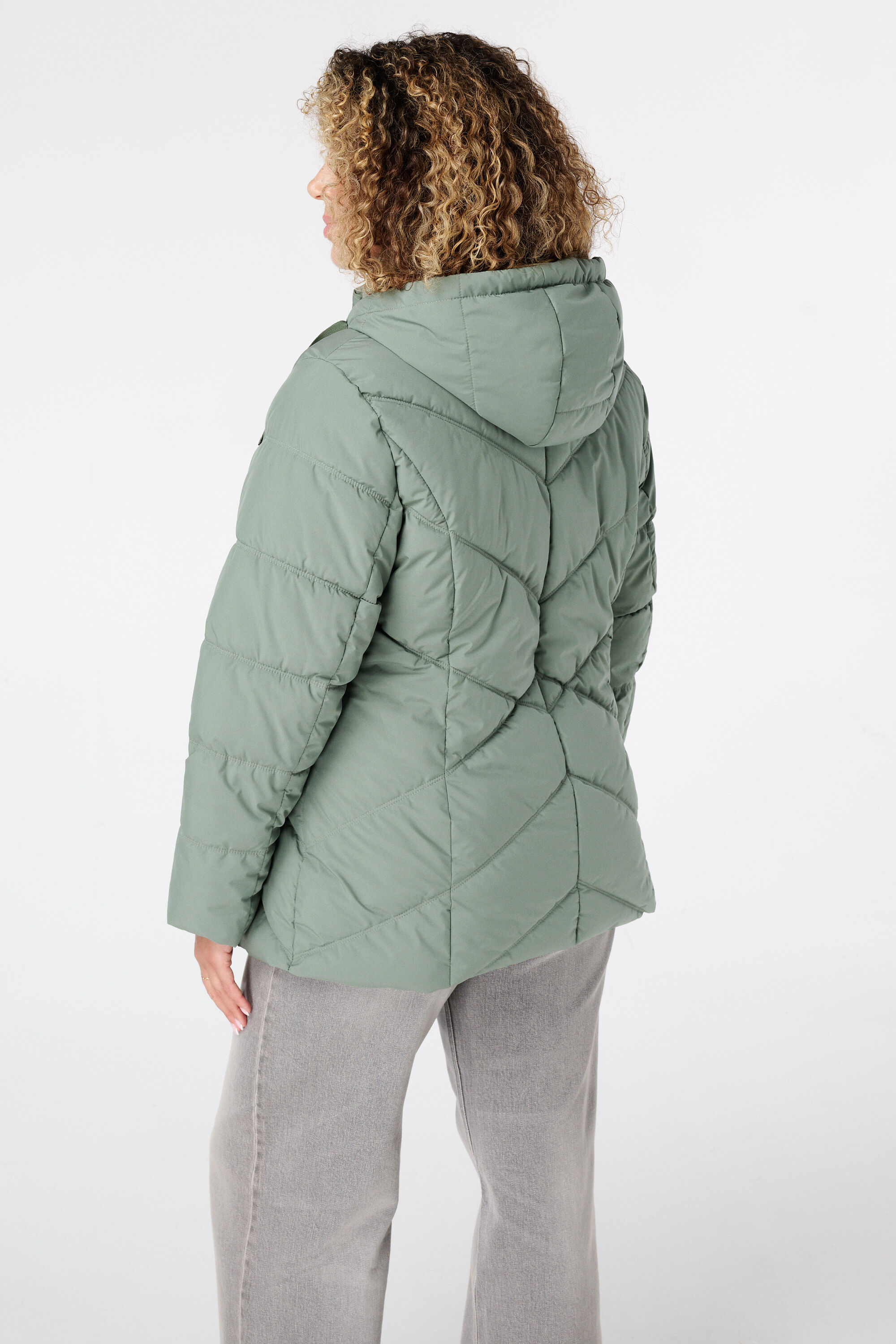 Veste matelass&eacute;e &agrave; capuche image number 3