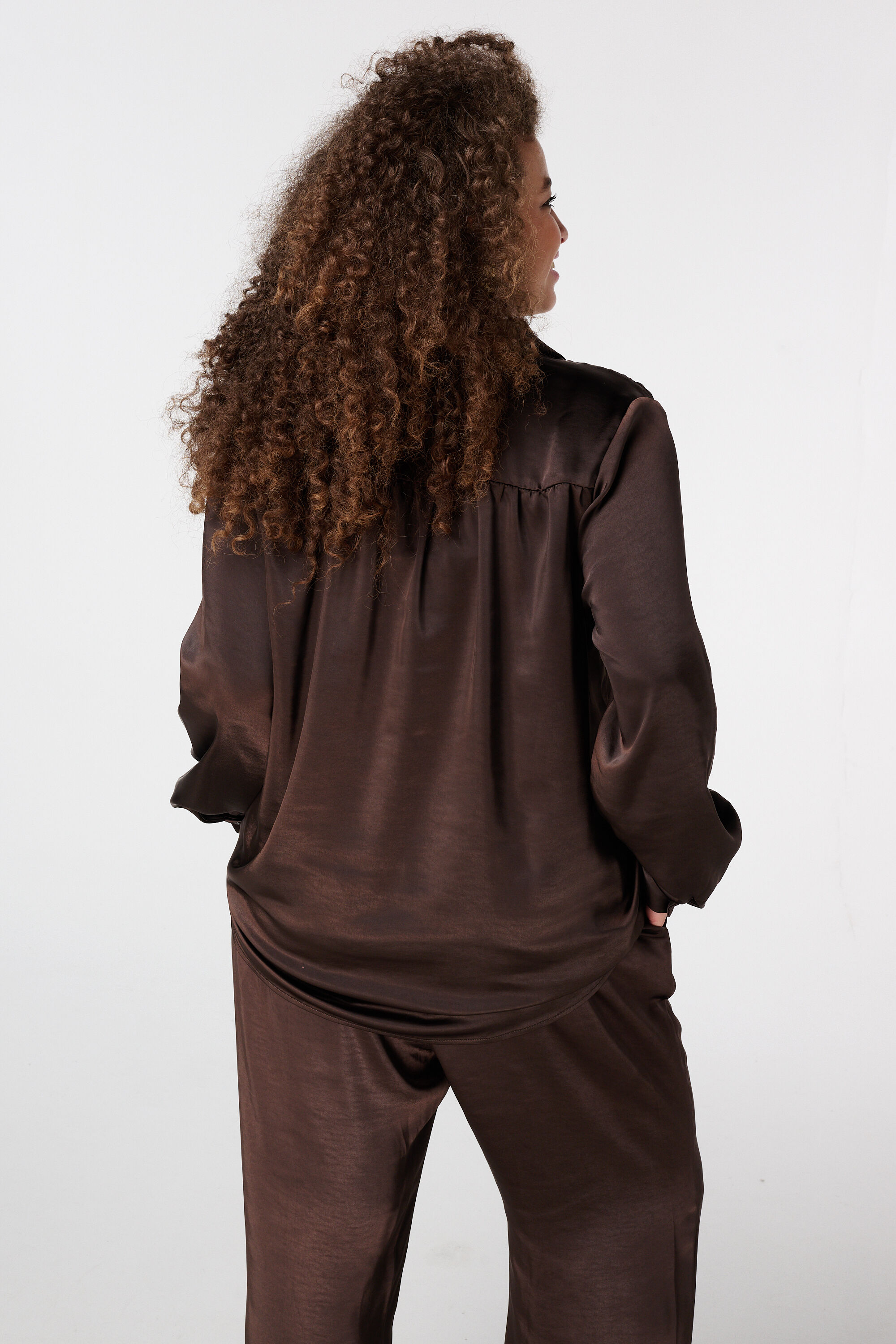 Blouse aspect satin&eacute; image number 3