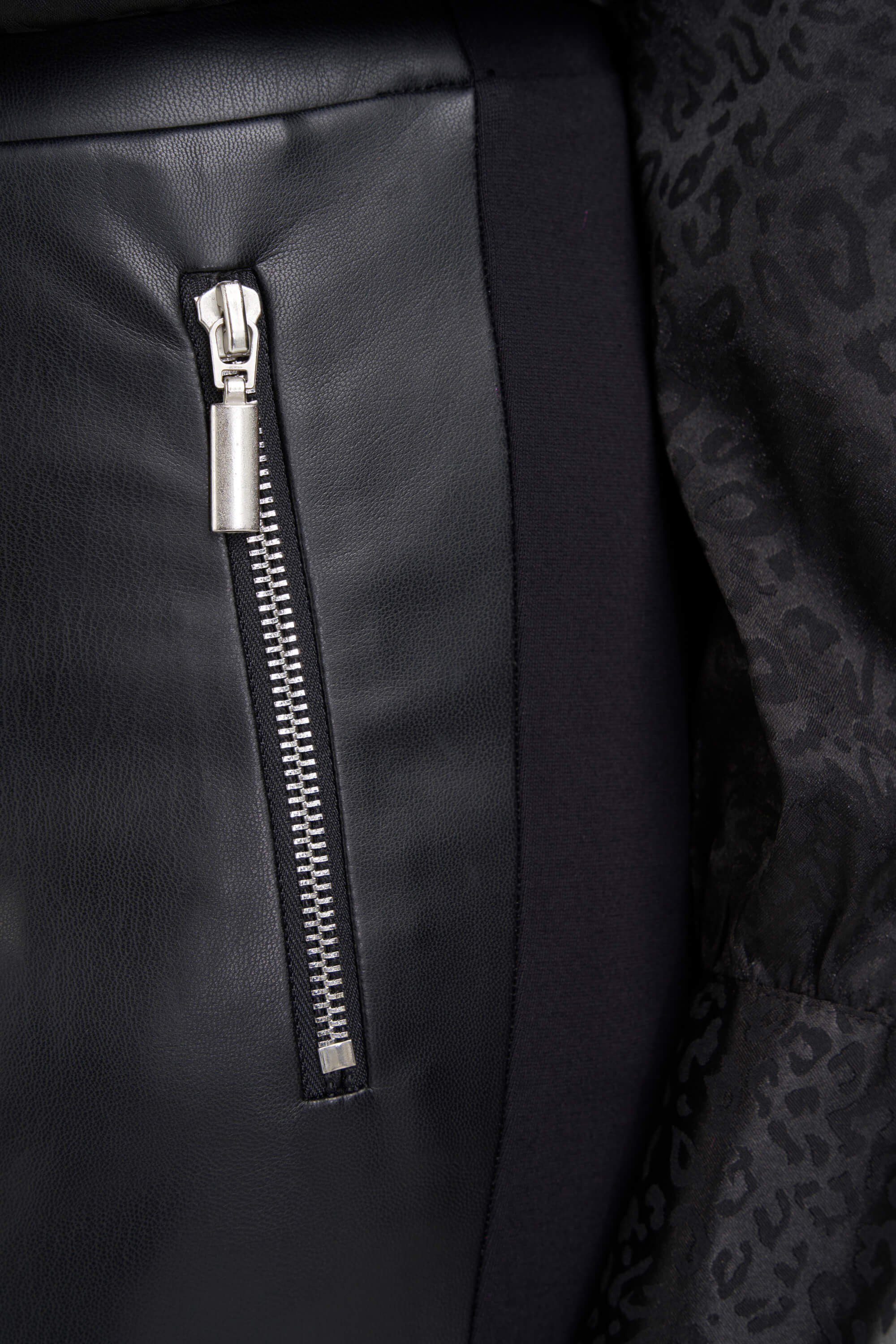 Legging en similicuir avec fermeture &eacute;clair image number 4