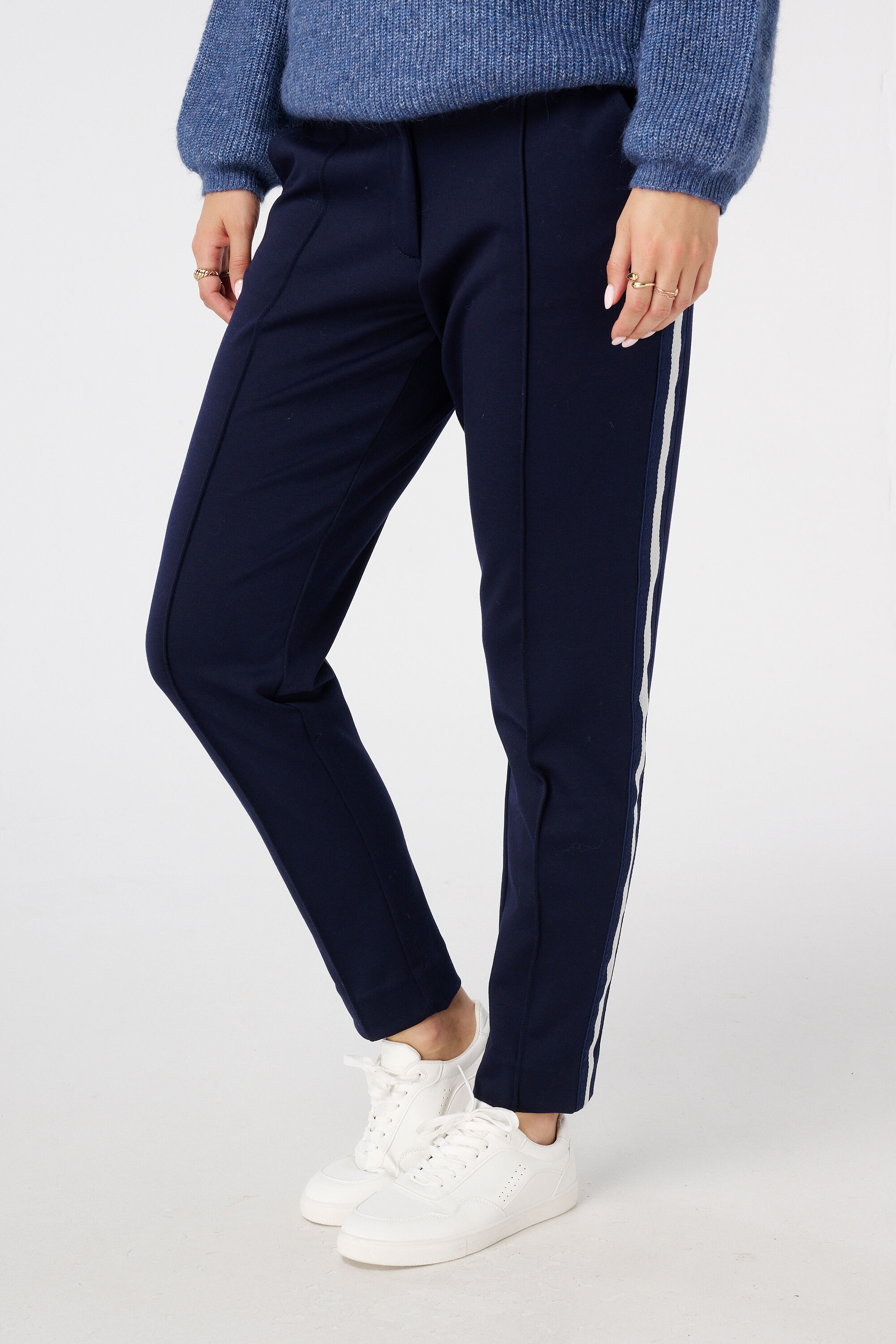 Pantalon fusel&eacute; avec passepoil sur le c&ocirc;t&eacute; image number 5