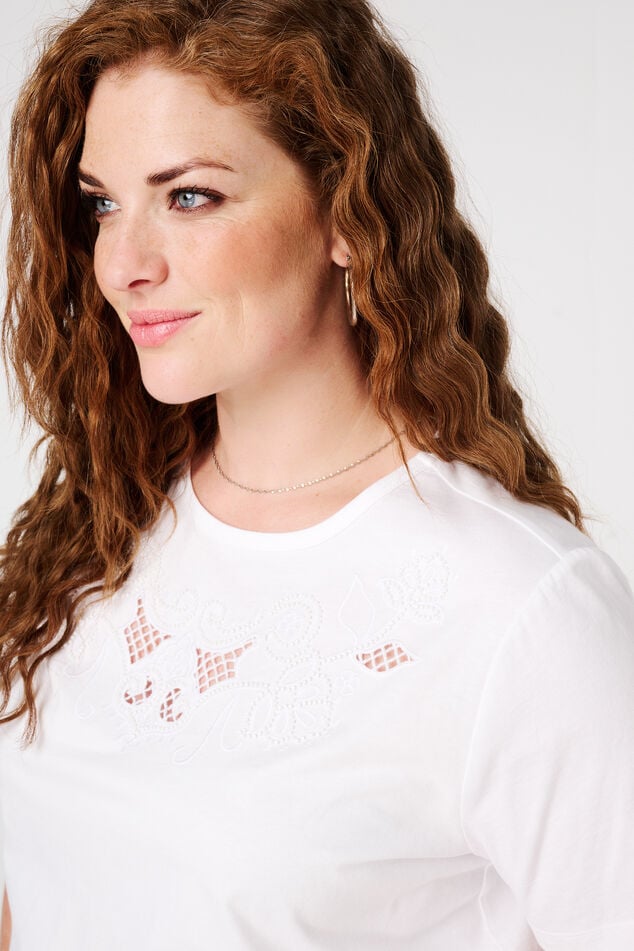 T-shirt avec broderie image number 4