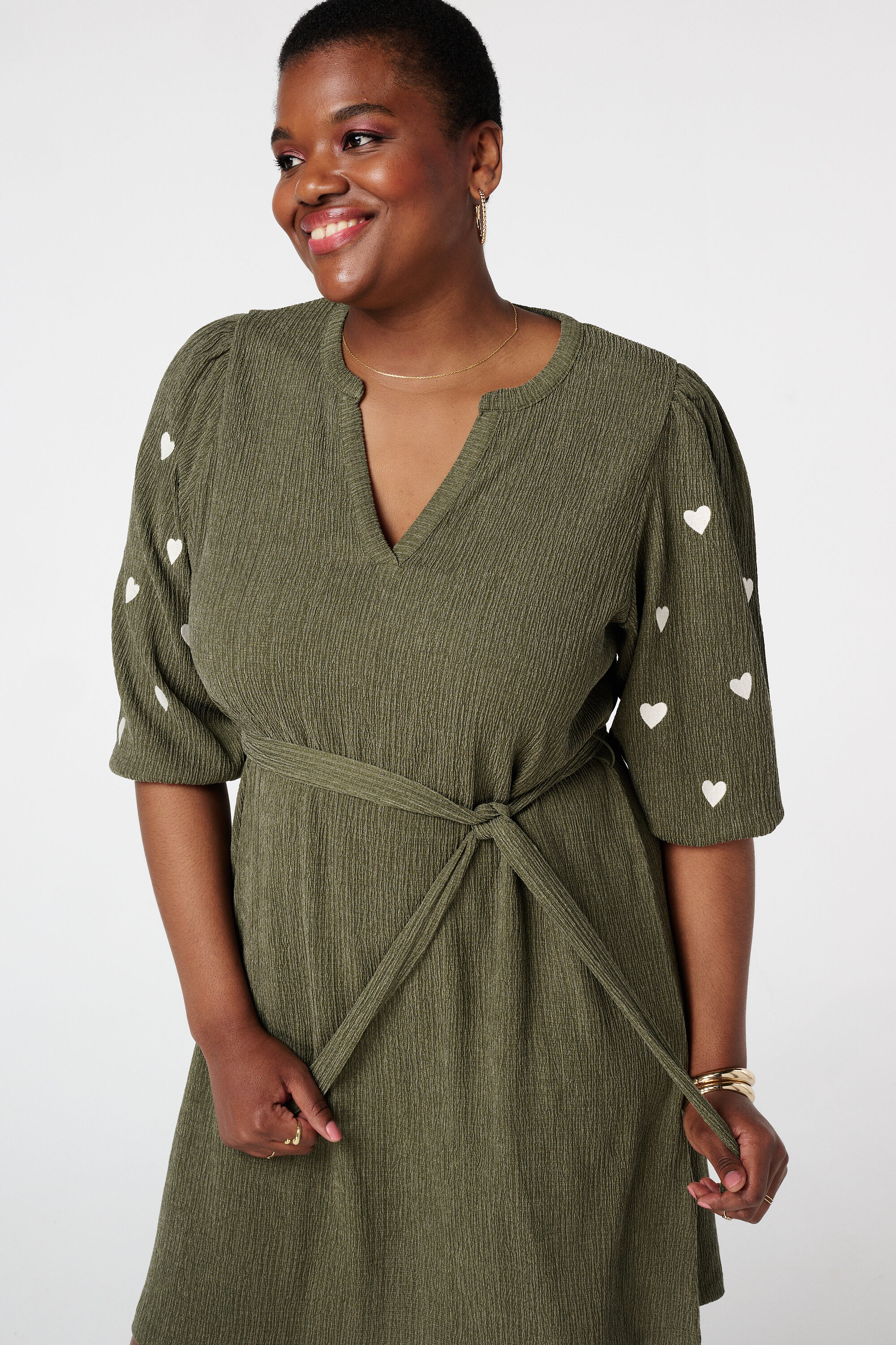 Robe avec c&oelig;urs brod&eacute;s image number 5