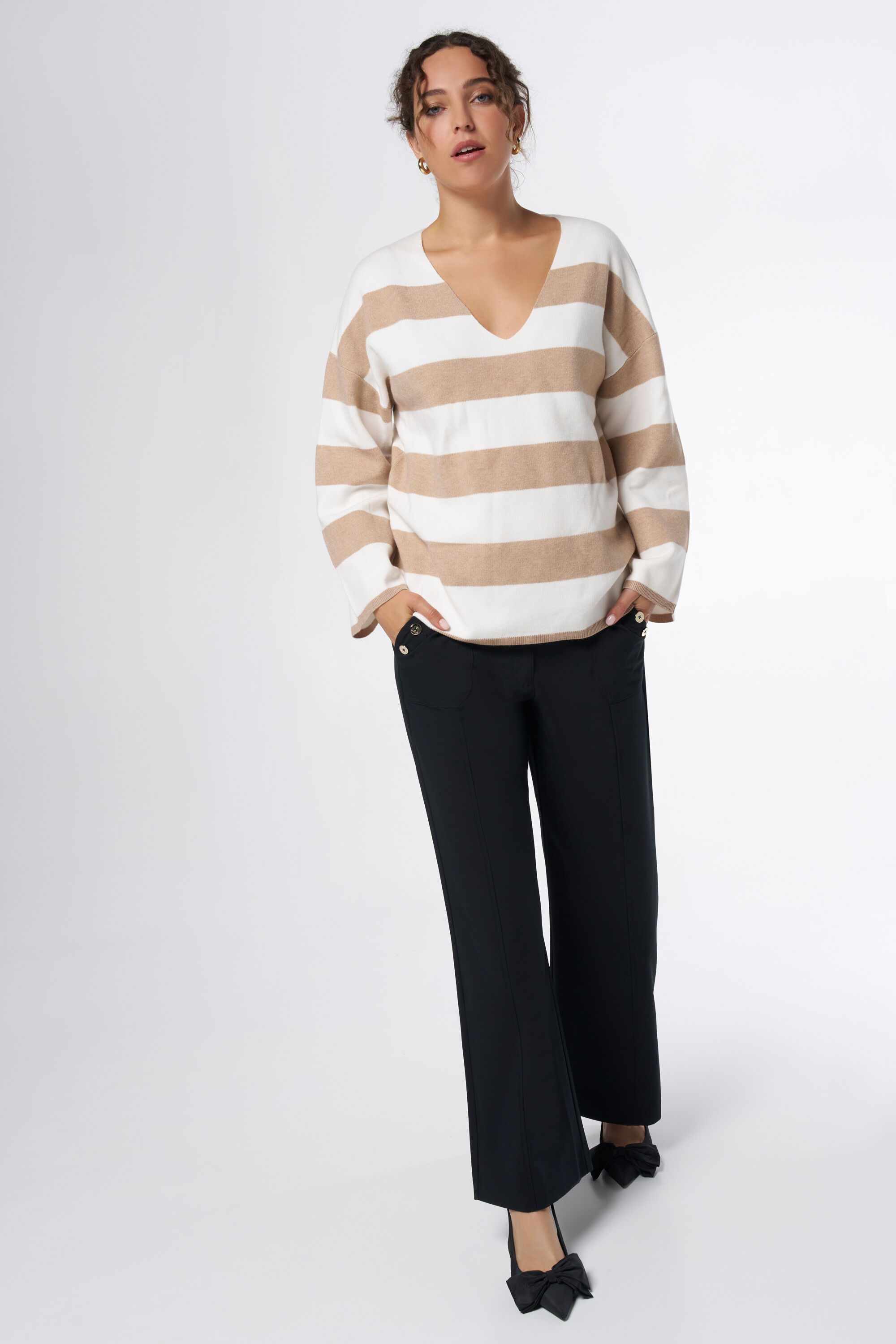 Pull avec col en V  image number 5