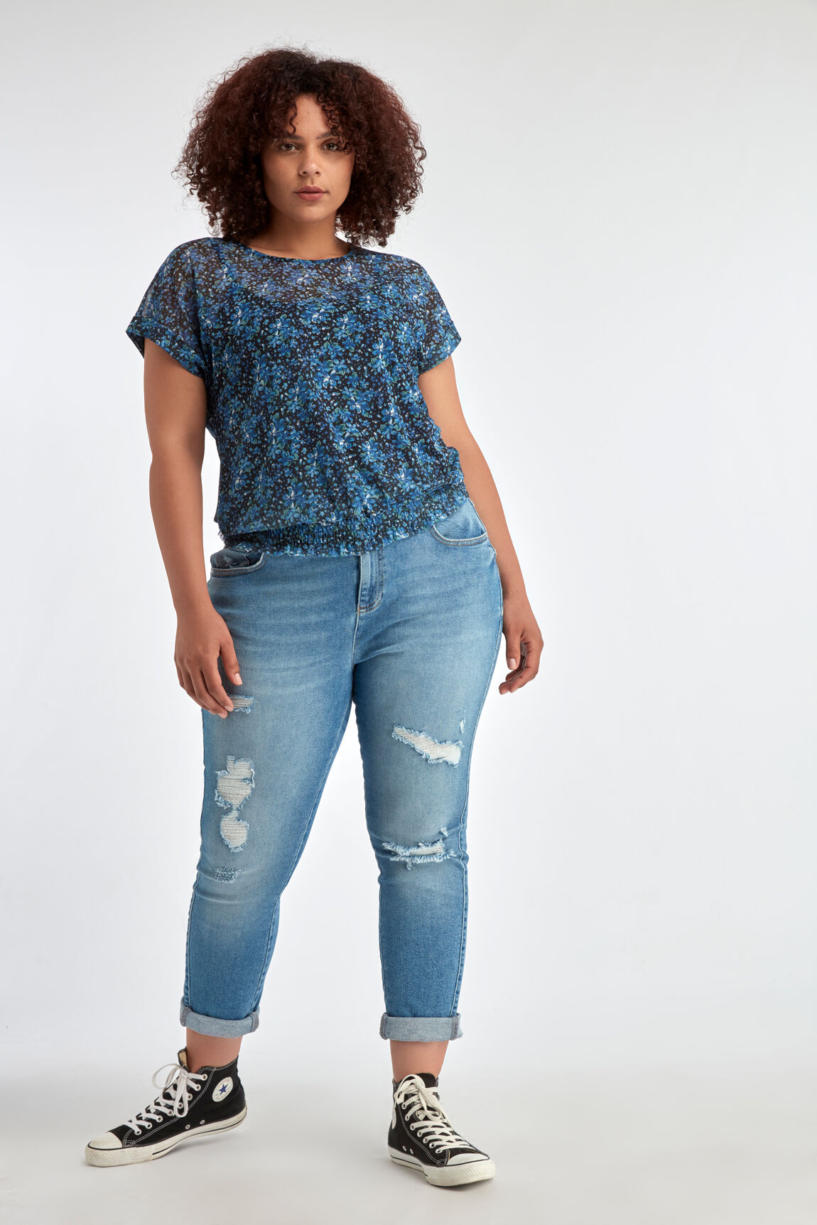 Jean aux d&eacute;cors d&eacute;chir&eacute;s image number 6