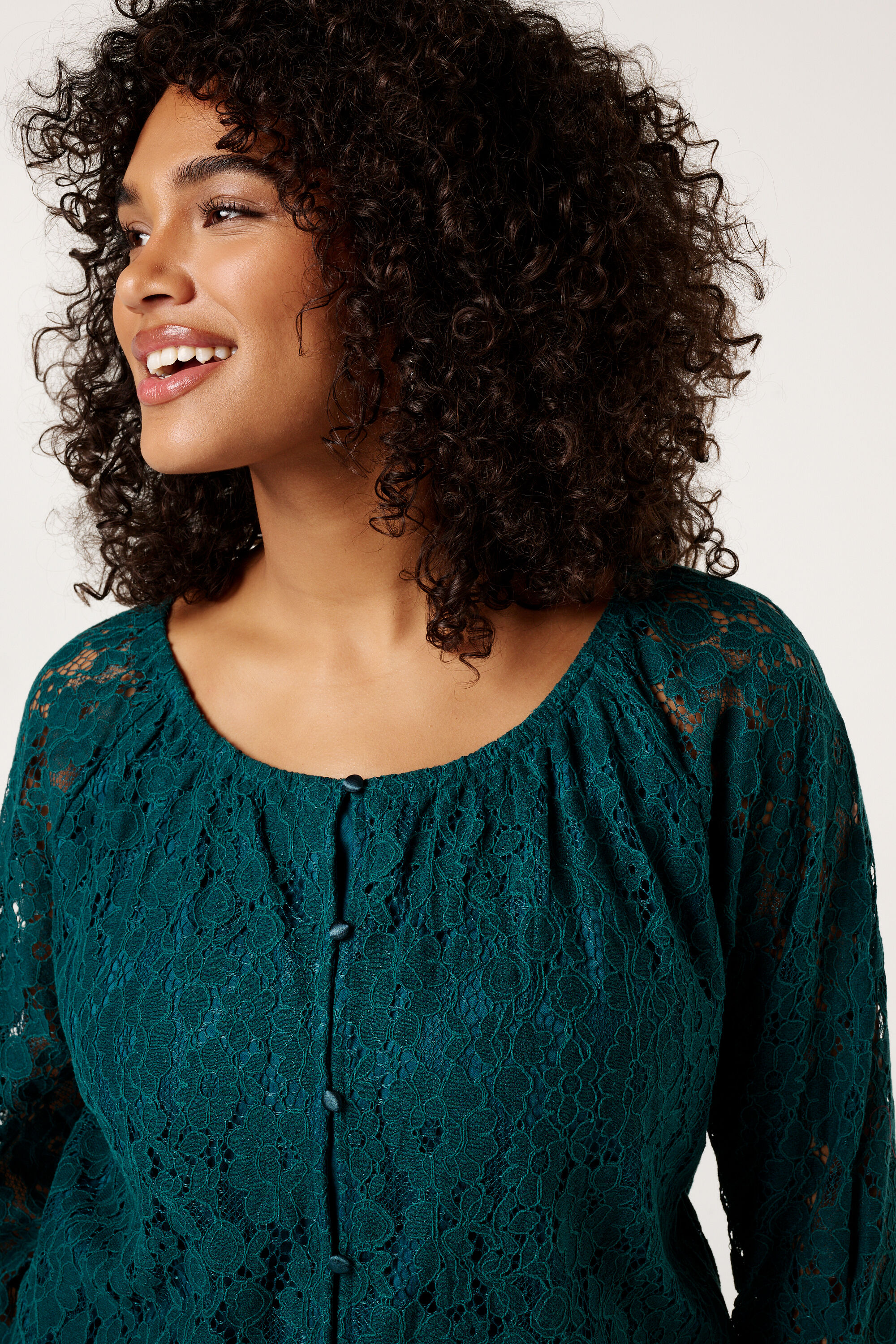 Haut en dentelle avec boutons image number 4