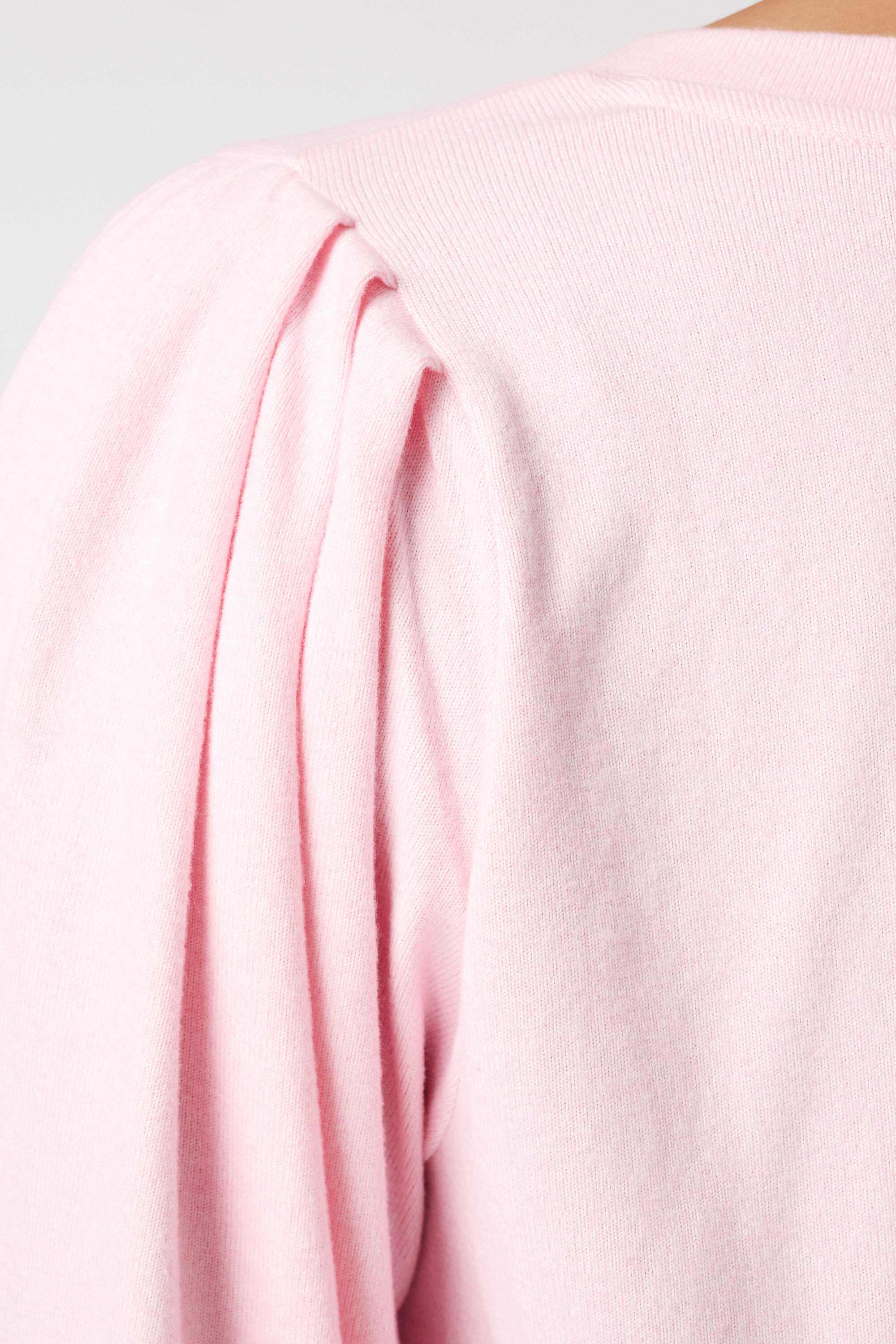 Pull finement tricot&eacute; &agrave; manches bouffantes image number 6