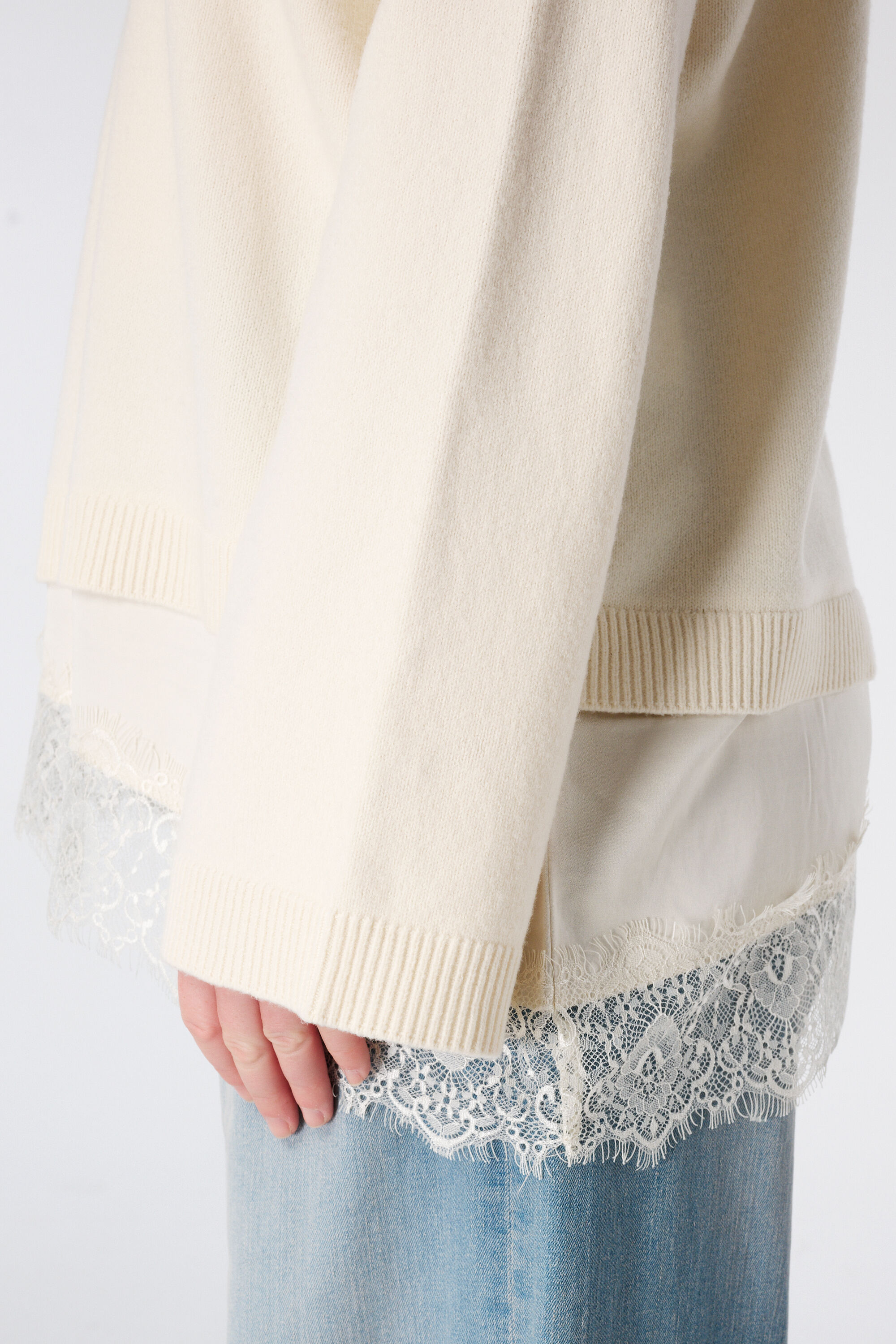 Pull avec dentelle image number 6