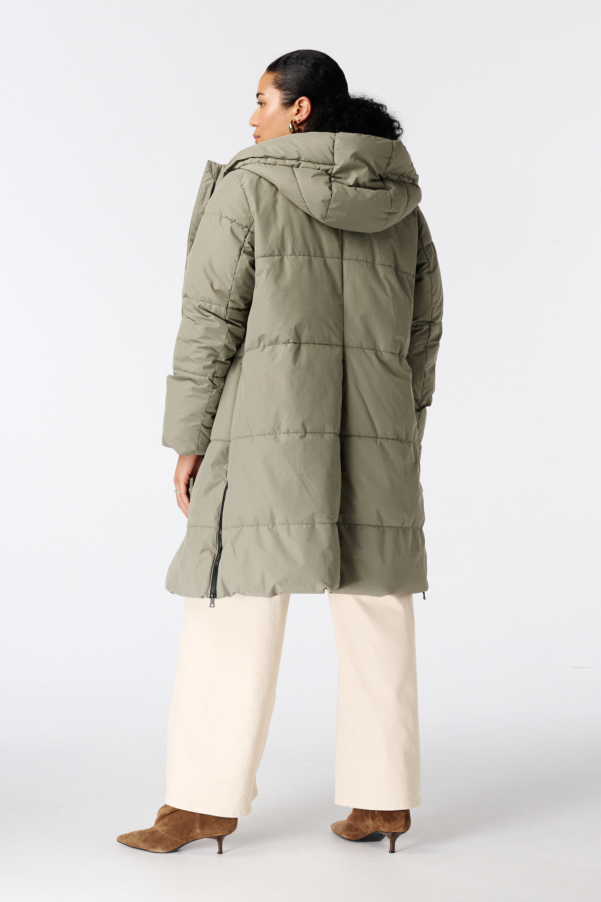 Manteau long matelass&eacute; avec capuche image number 3