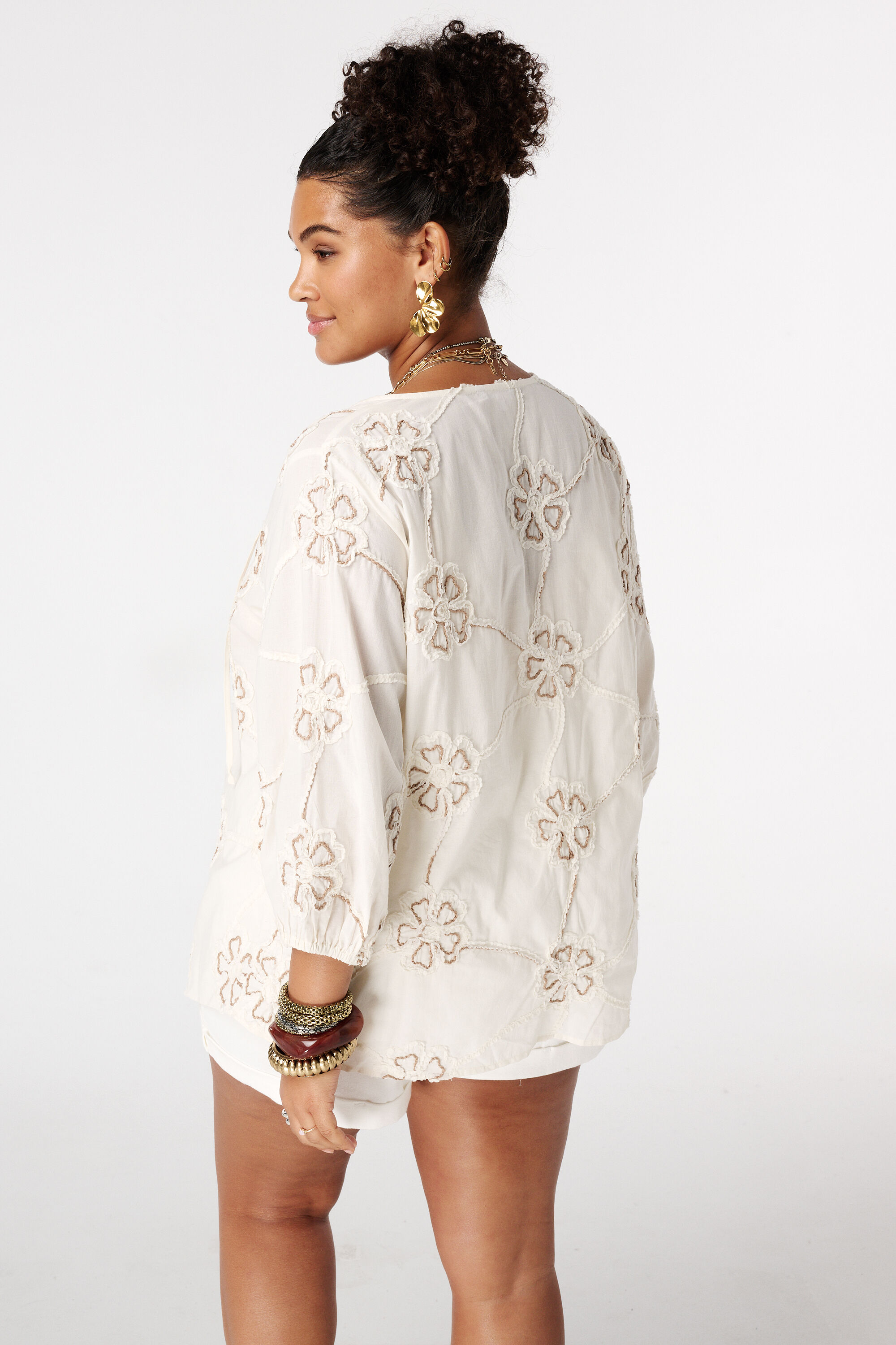 Blouse &agrave; fleurs brod&eacute;es image number 3
