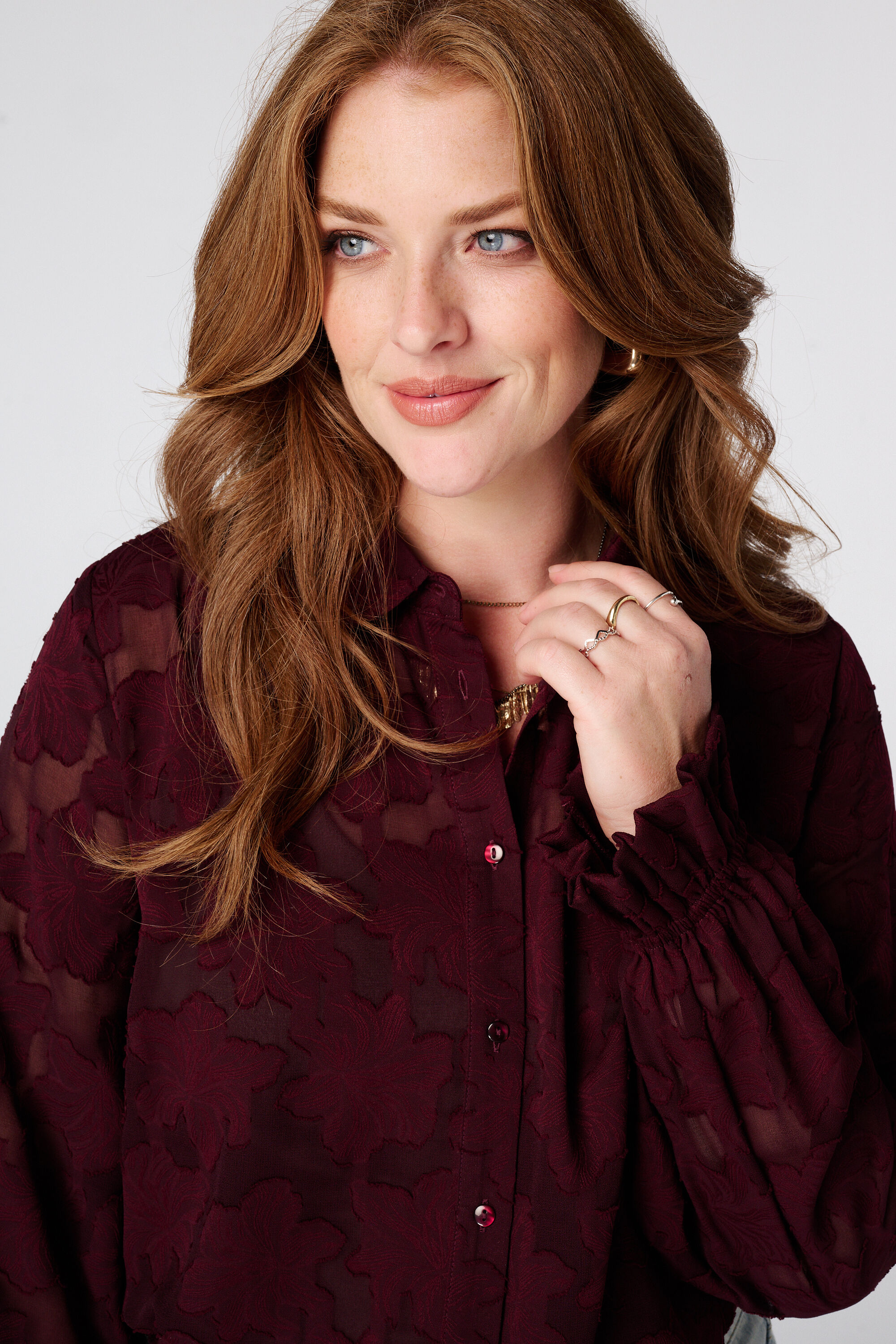 Blouse transparente &agrave; motif floral image number 4