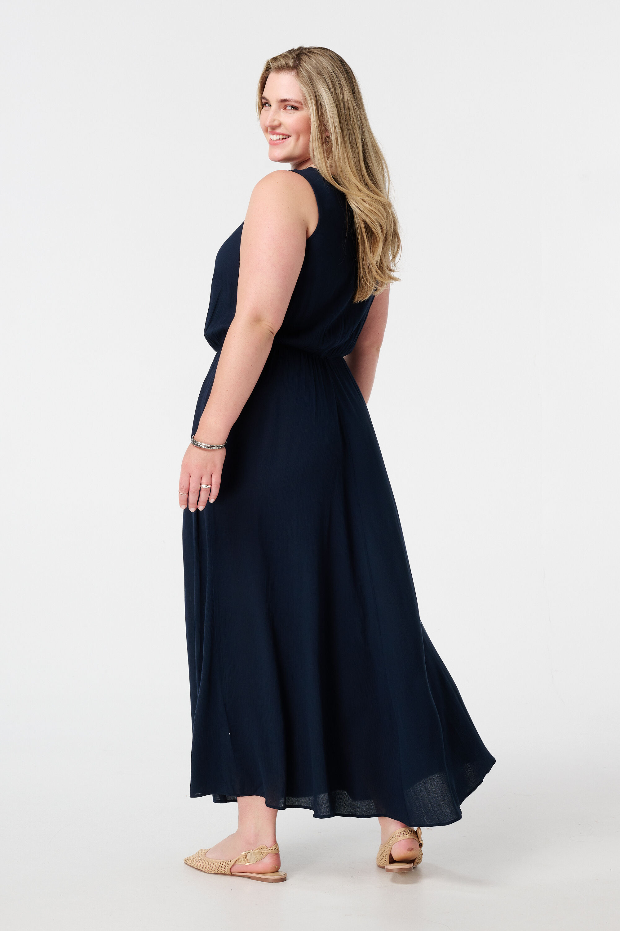 Robe longue sans manches image number 3