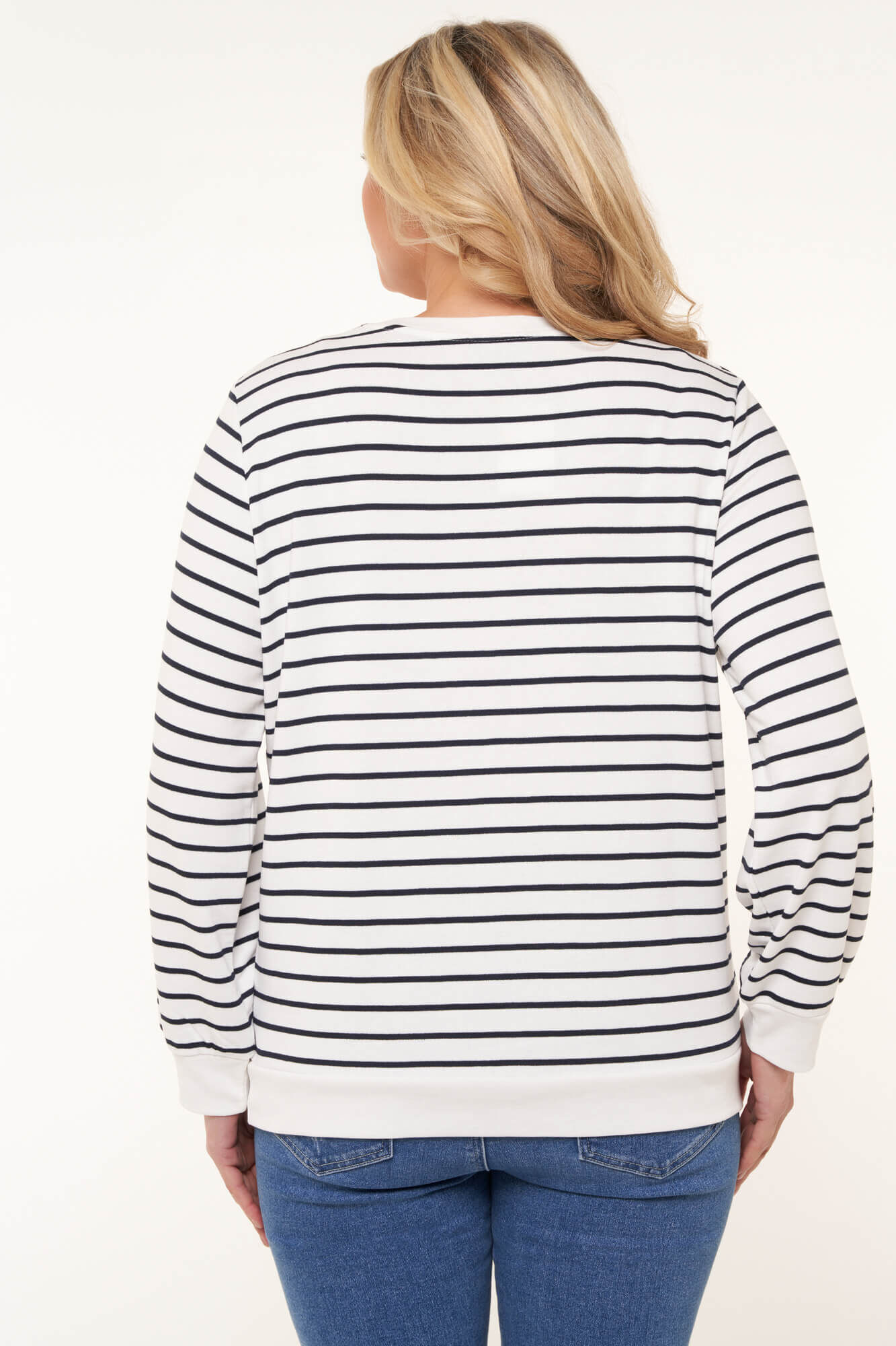 Pull ray&eacute; avec des illustrations image number 4