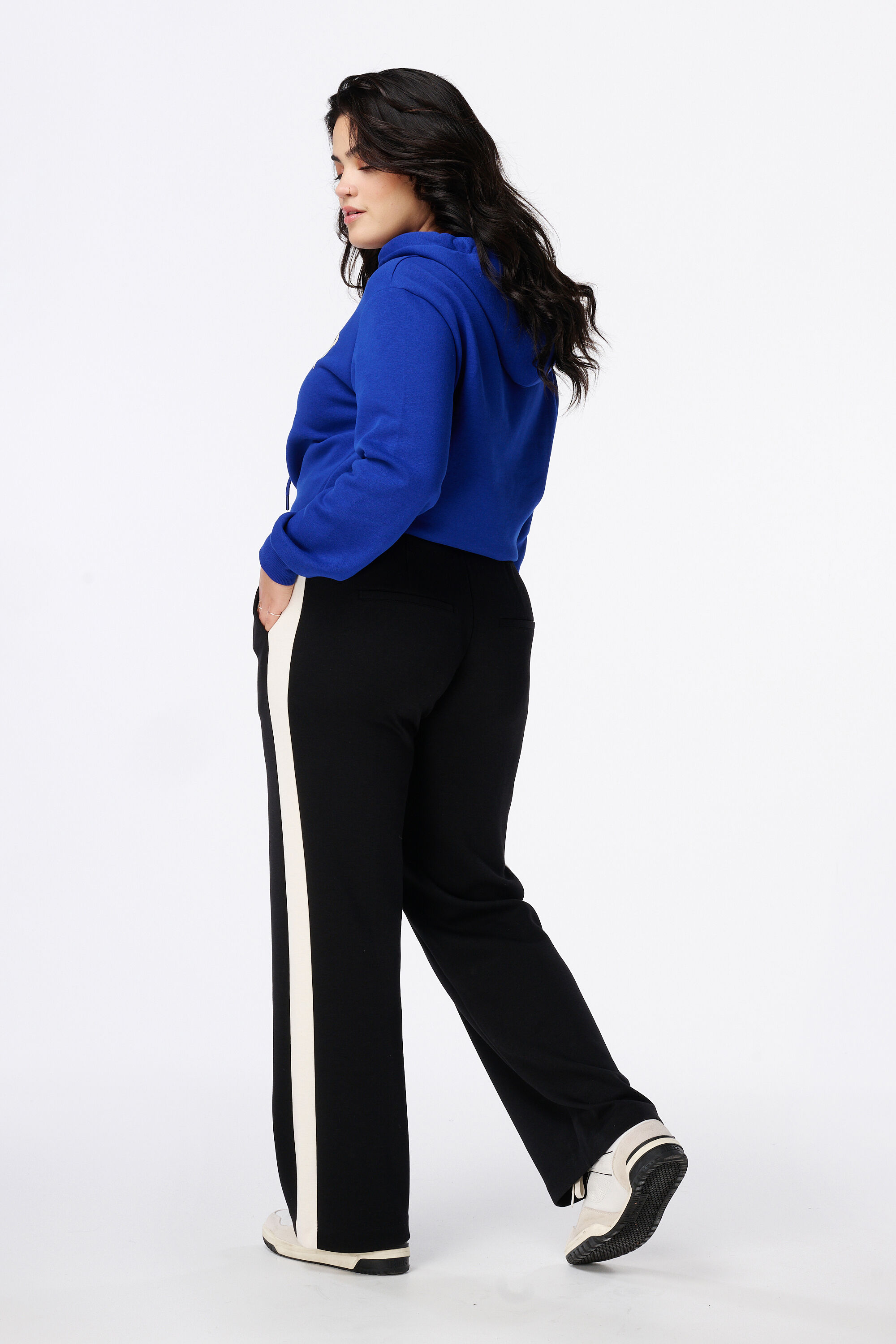 Pantalon avec rayures contrastantes image number 3