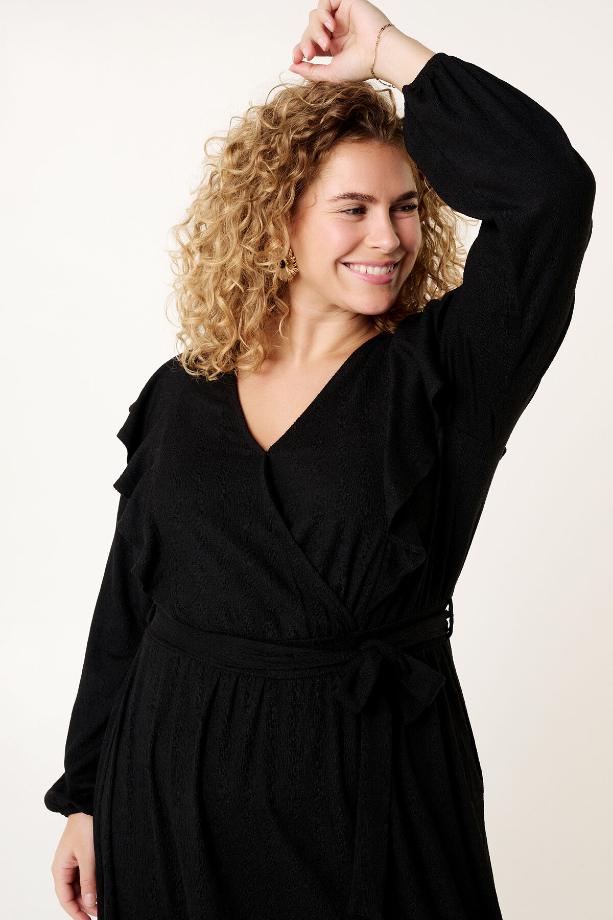 Femmes Robe avec volants. Noir MS Mode