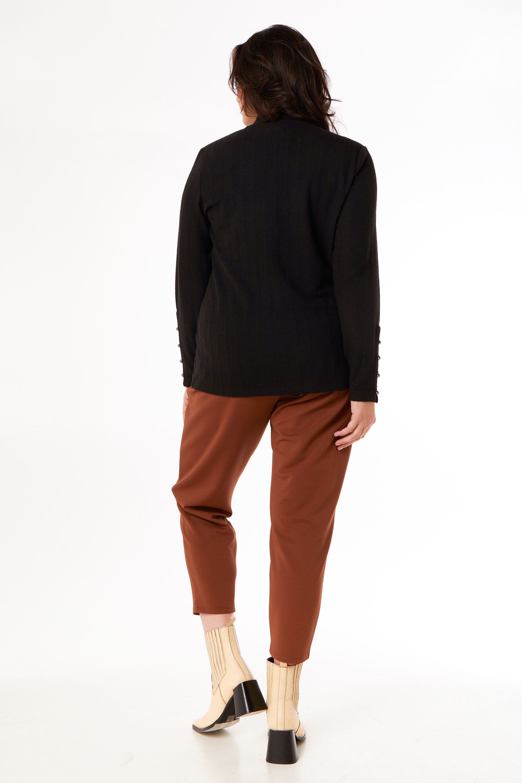 Haut c&ocirc;tel&eacute; &agrave; col montant image number 4