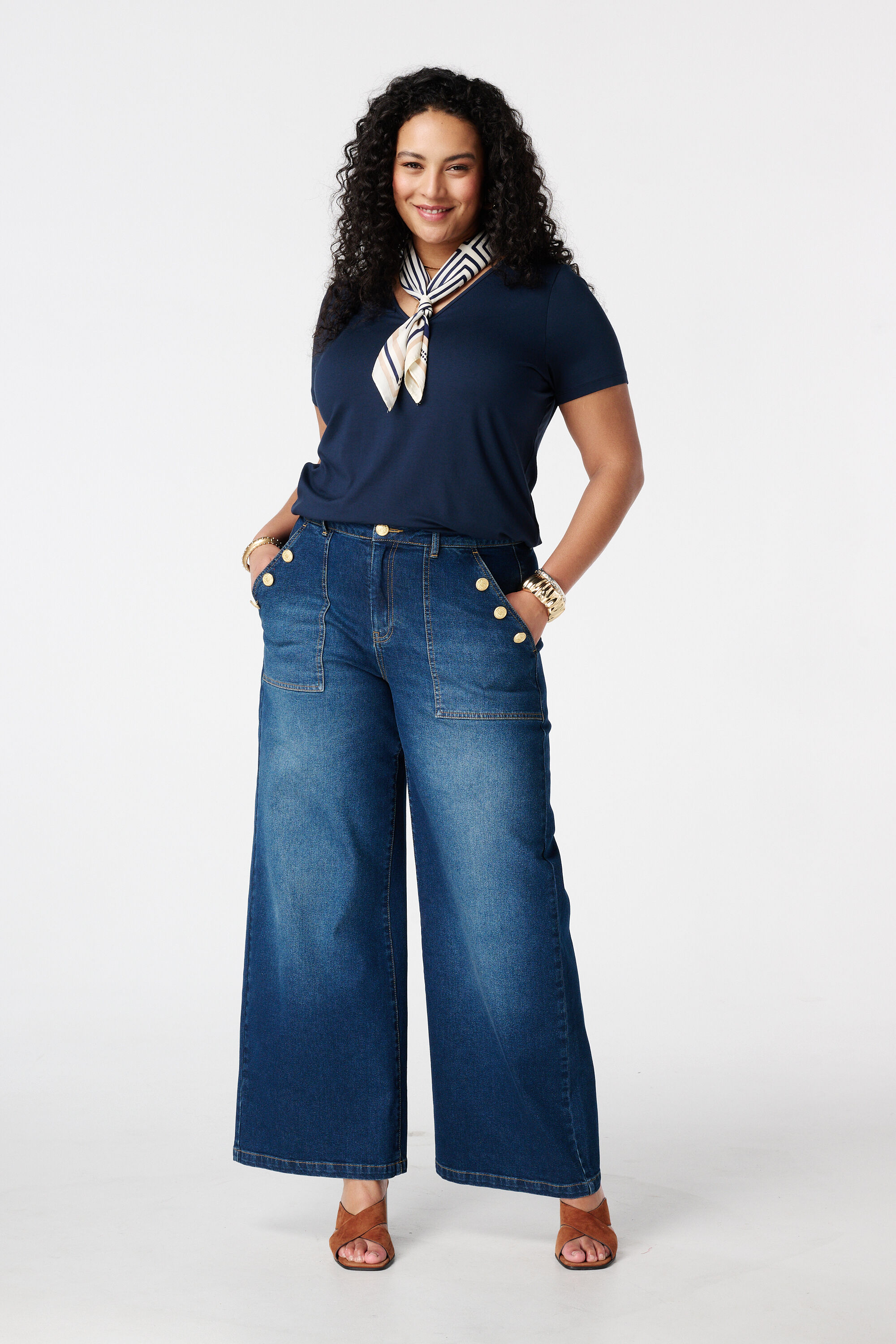 T-shirt &agrave; col en V image number 5