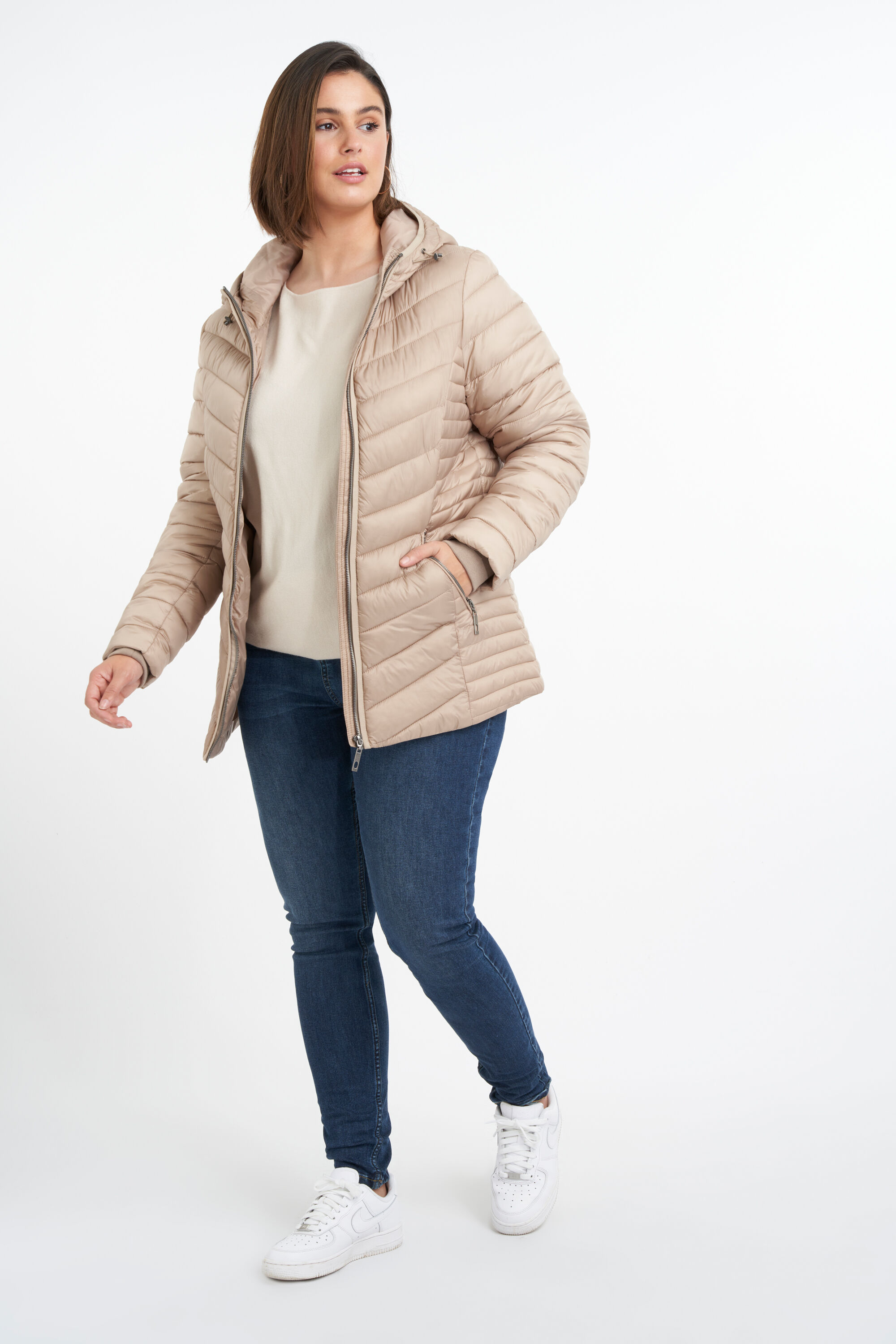 Veste l&eacute;g&egrave;re de mi-saison avec capuche image number 5