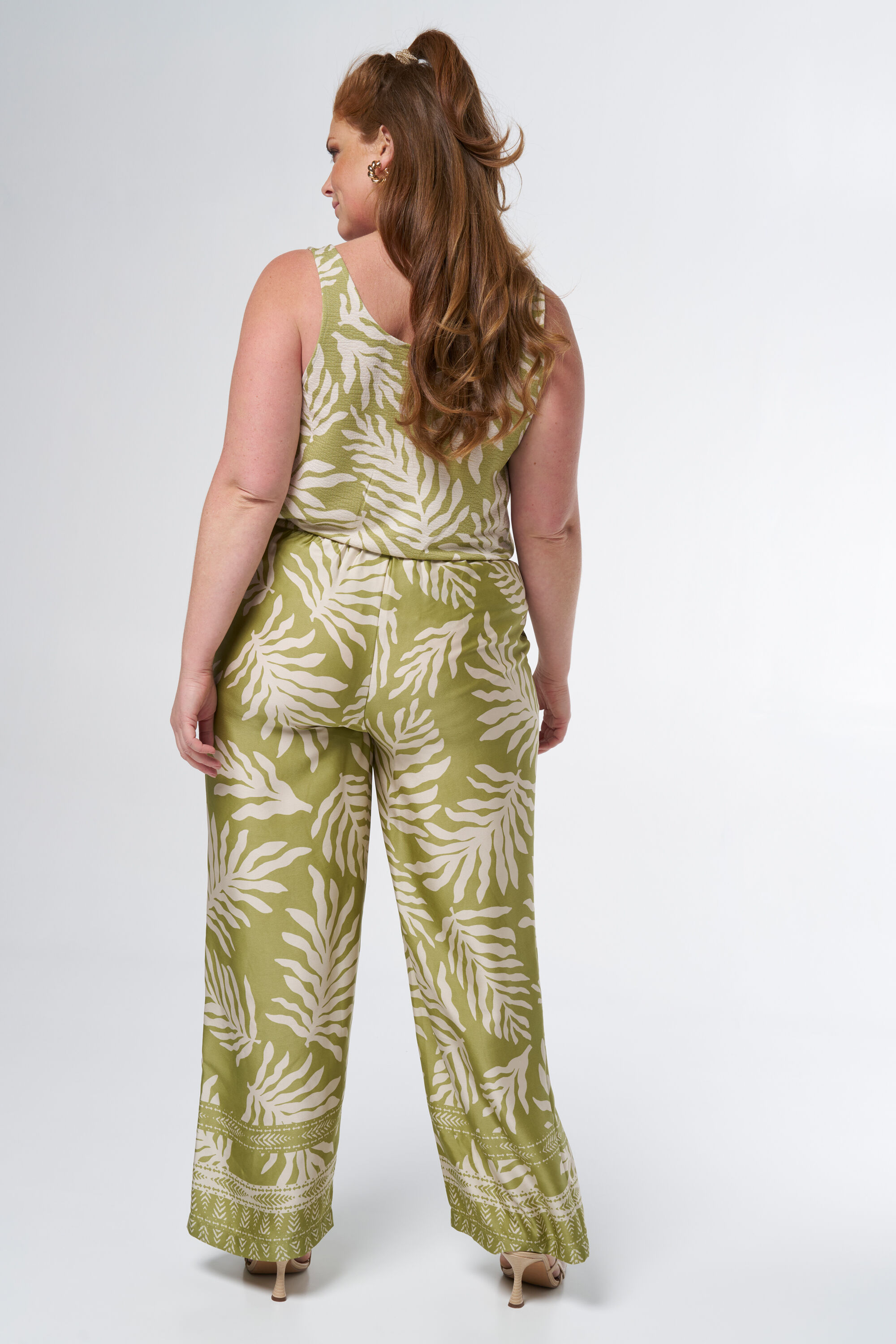 Pantalon droit avec d&eacute;tail n&oelig;ud image number 3