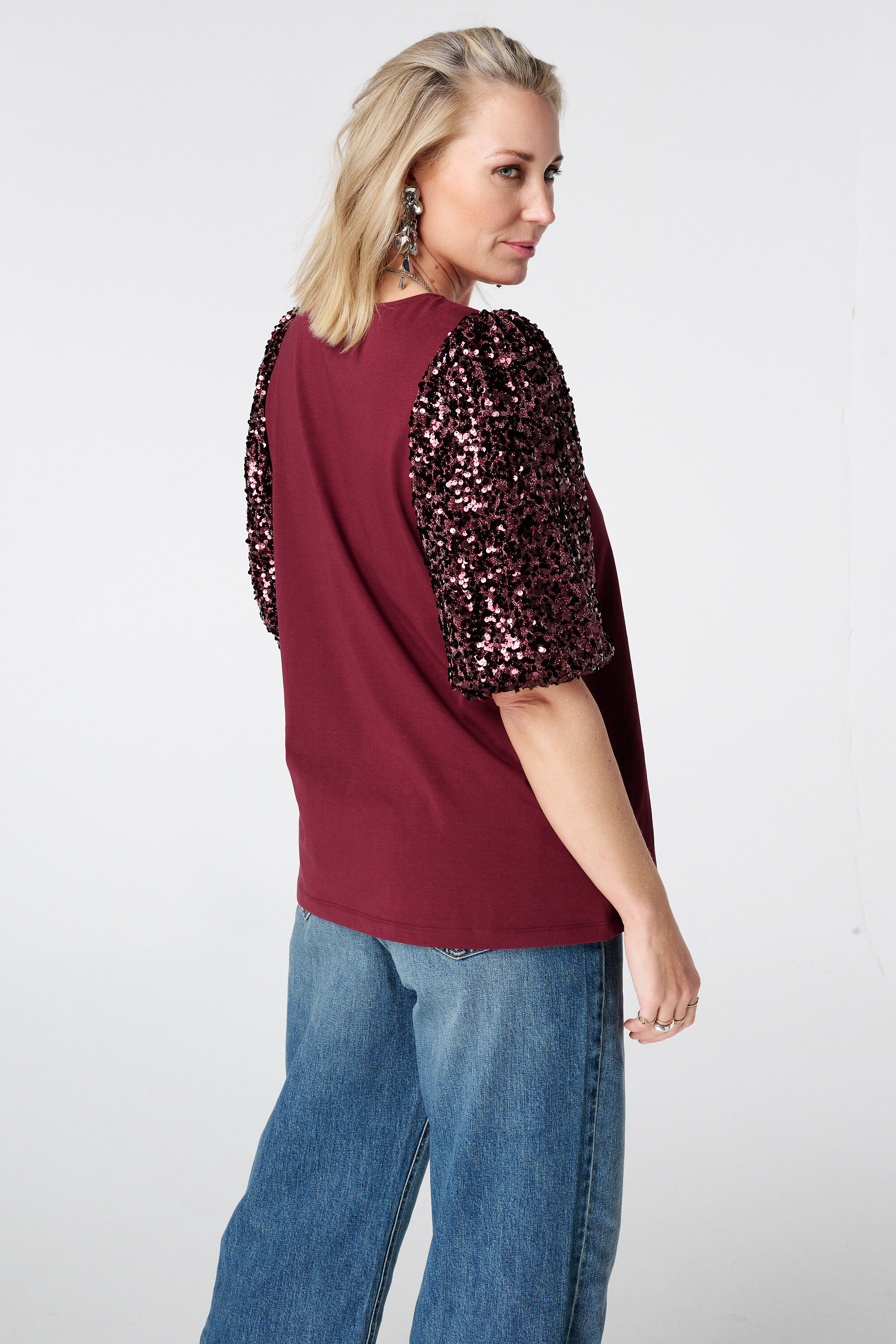 Top &agrave; manches bouffantes paillet&eacute;es image number 3
