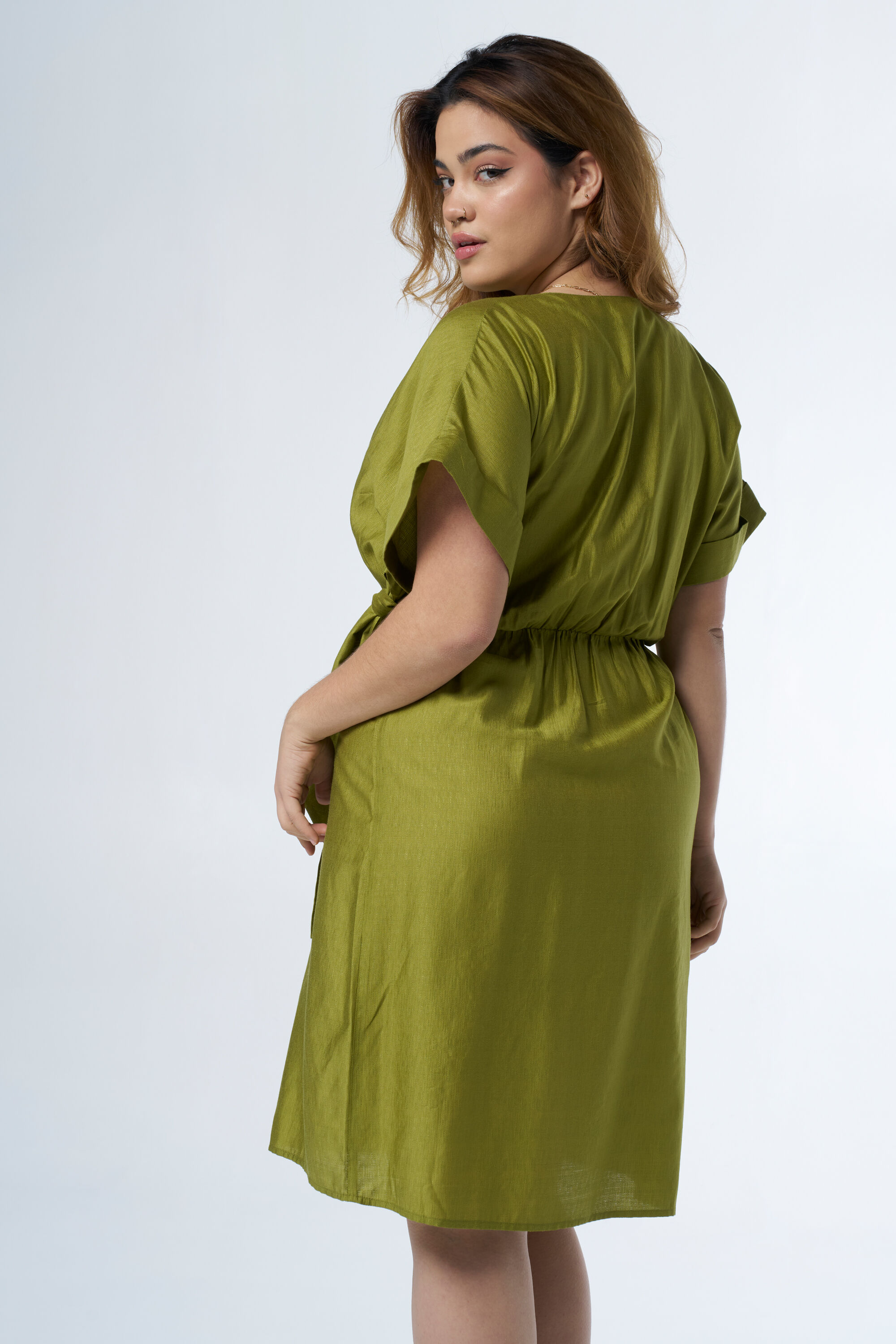 Robe avec d&eacute;tail n&oelig;ud image number 3