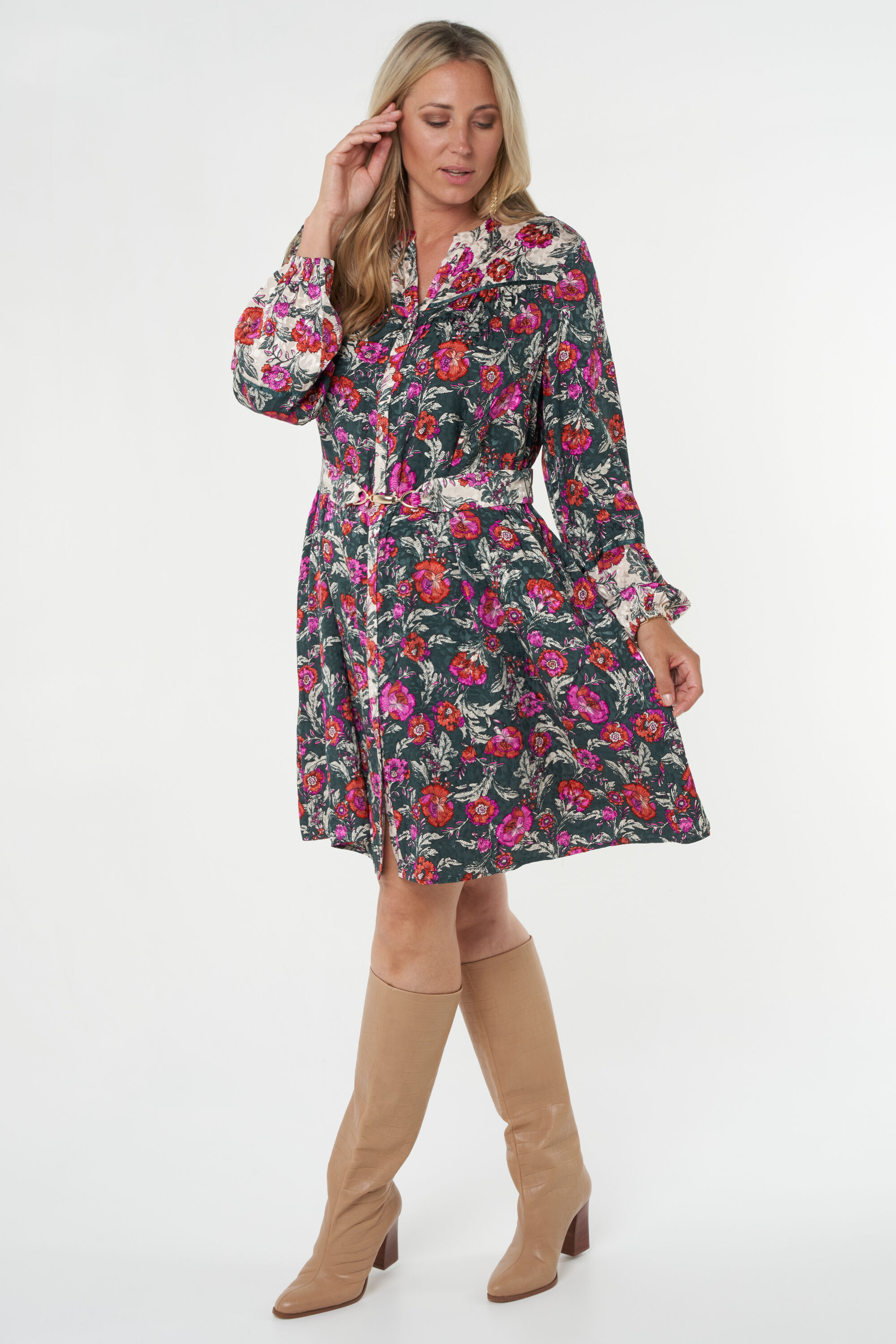 Robe avec ceinture assortie image number 7