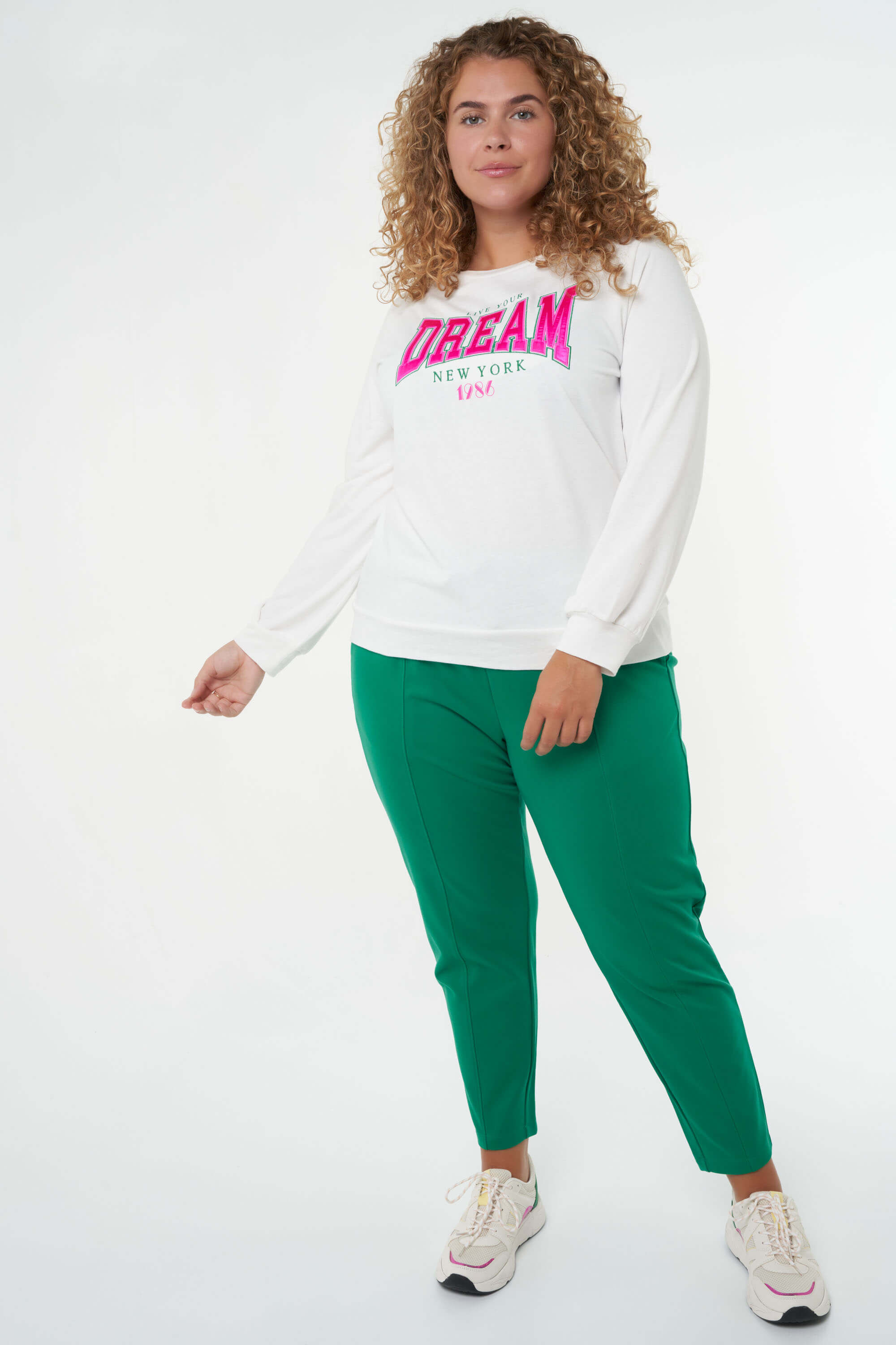 Pull avec inscription image number 6