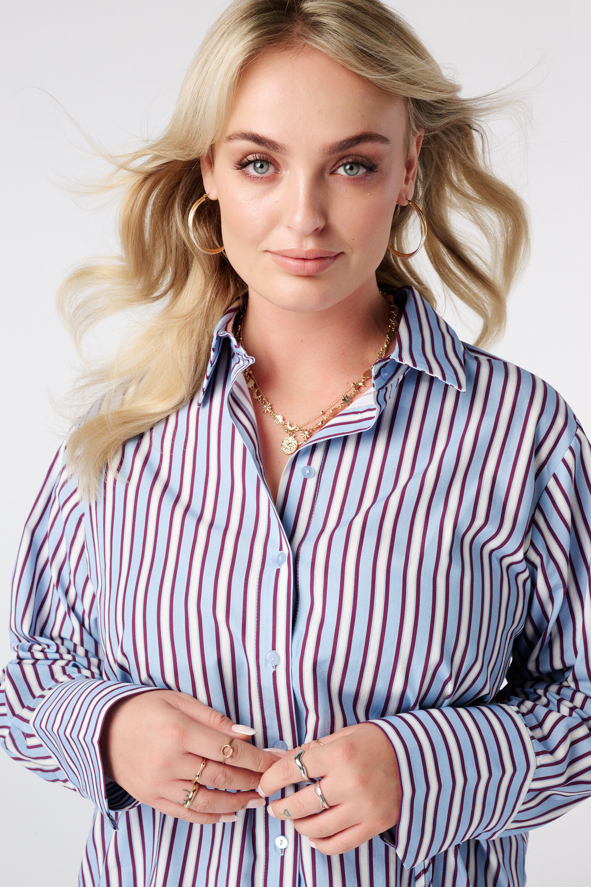 Blouse longue ray&eacute;e avec ceinture image number 2