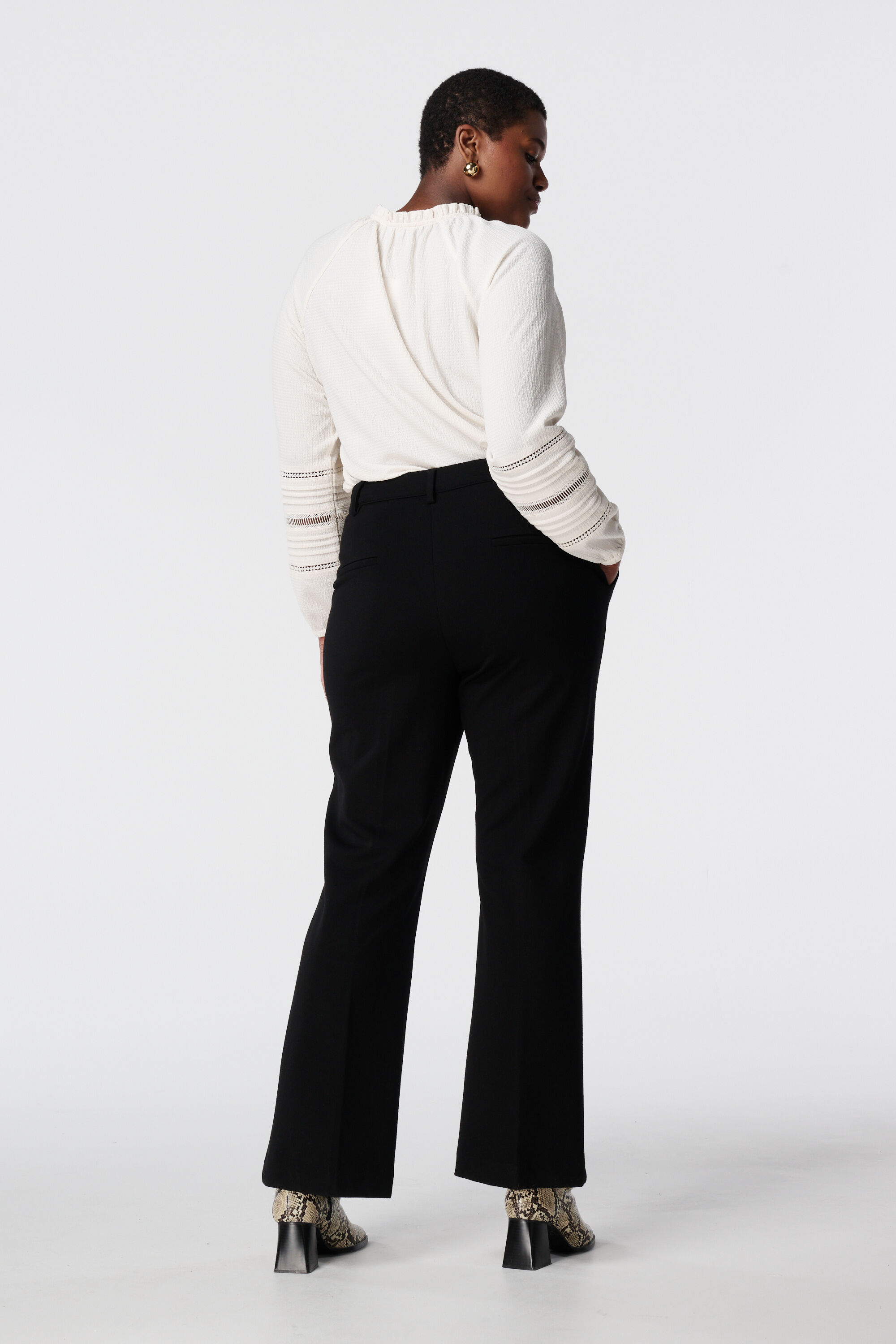 Pantalon avec fente image number 3