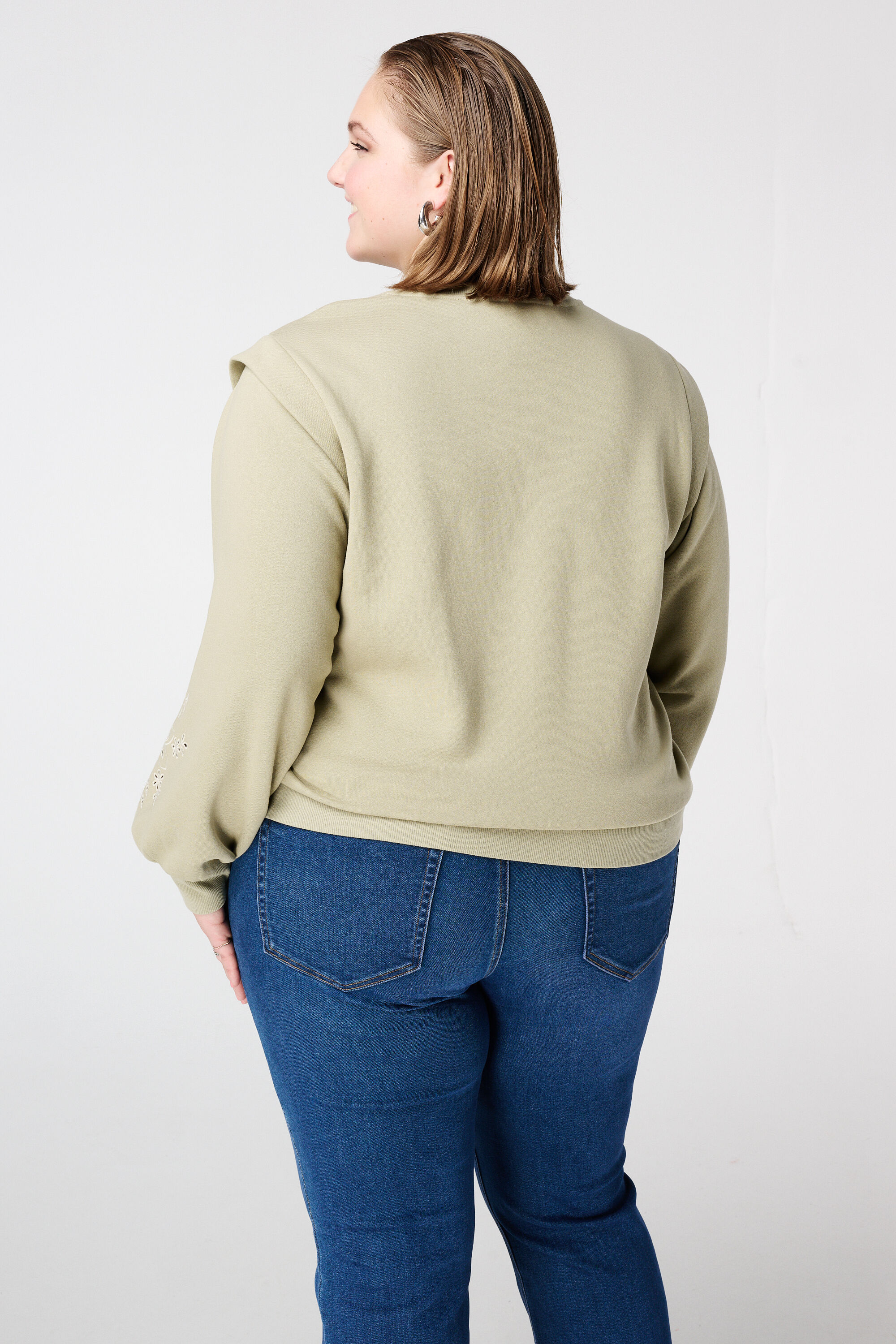 Sweat &agrave; broderie ajour&eacute;e image number 3