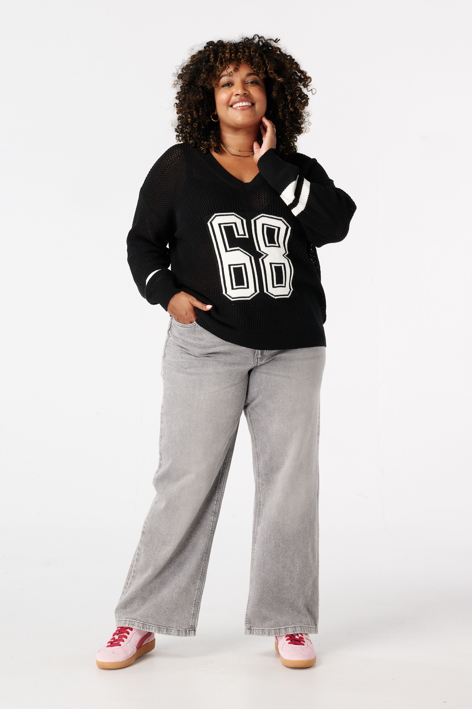 Pull universitaire en maille fine image number 5