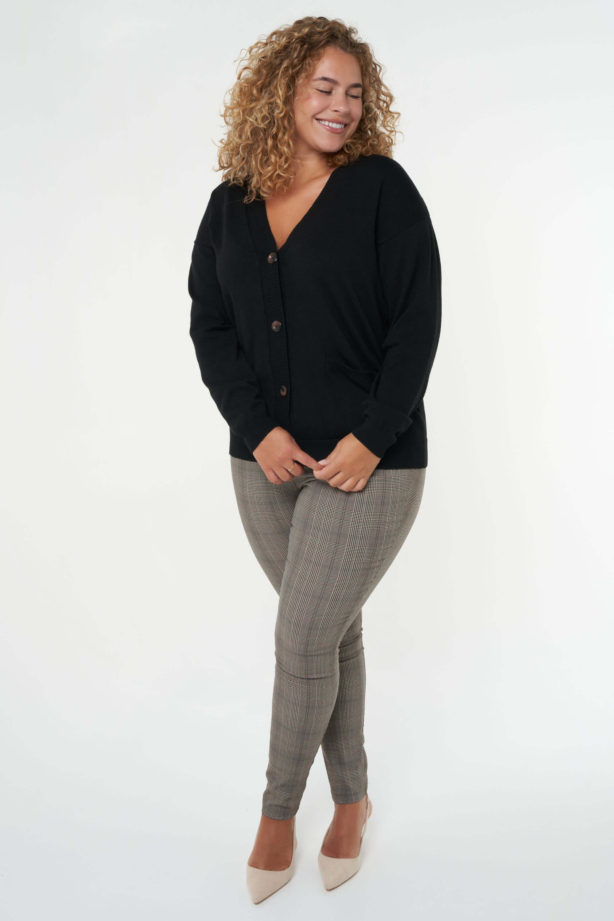 Gilet en maille &agrave; boutons image number 6