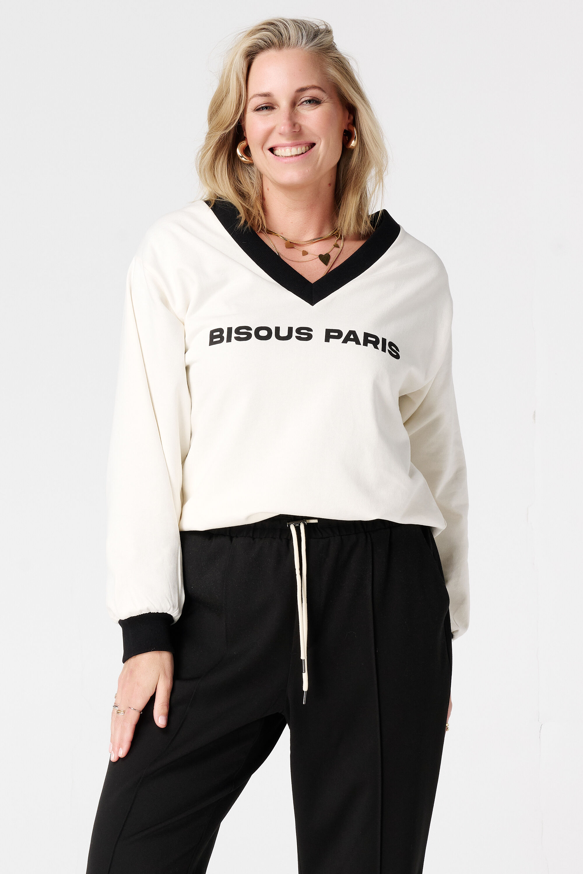 Pull avec col en V et poignets contrastants 