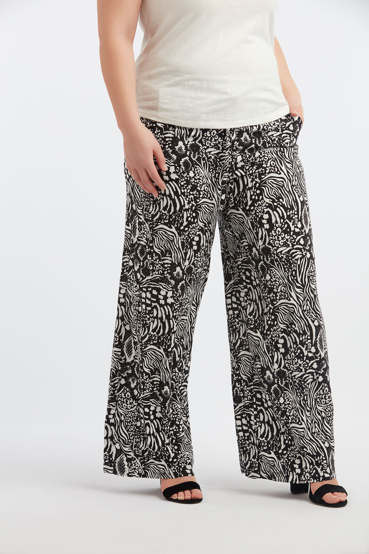 Pantalon large avec imprim&eacute; int&eacute;gral  image number 4