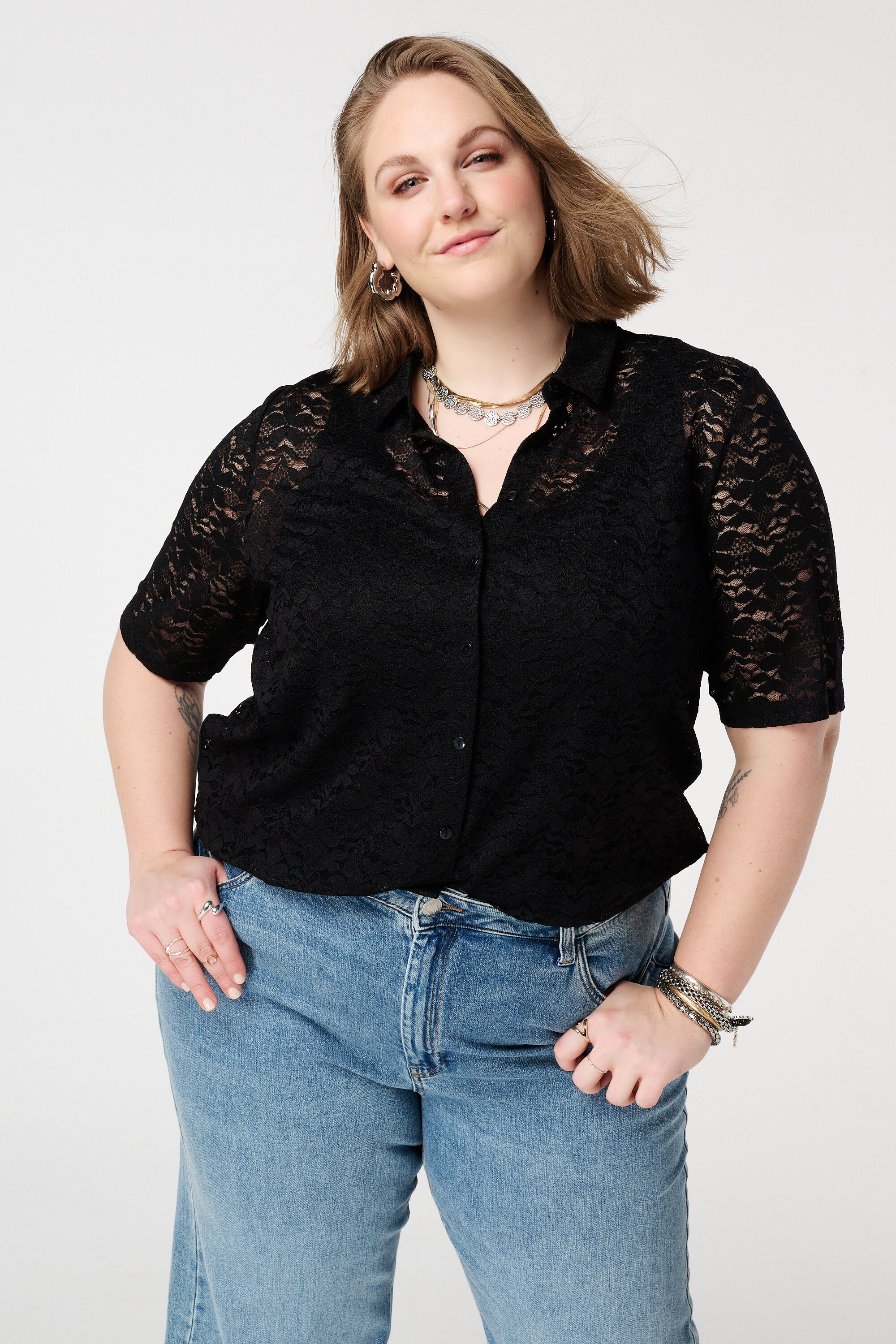 Top en dentelle &agrave; manches courtes