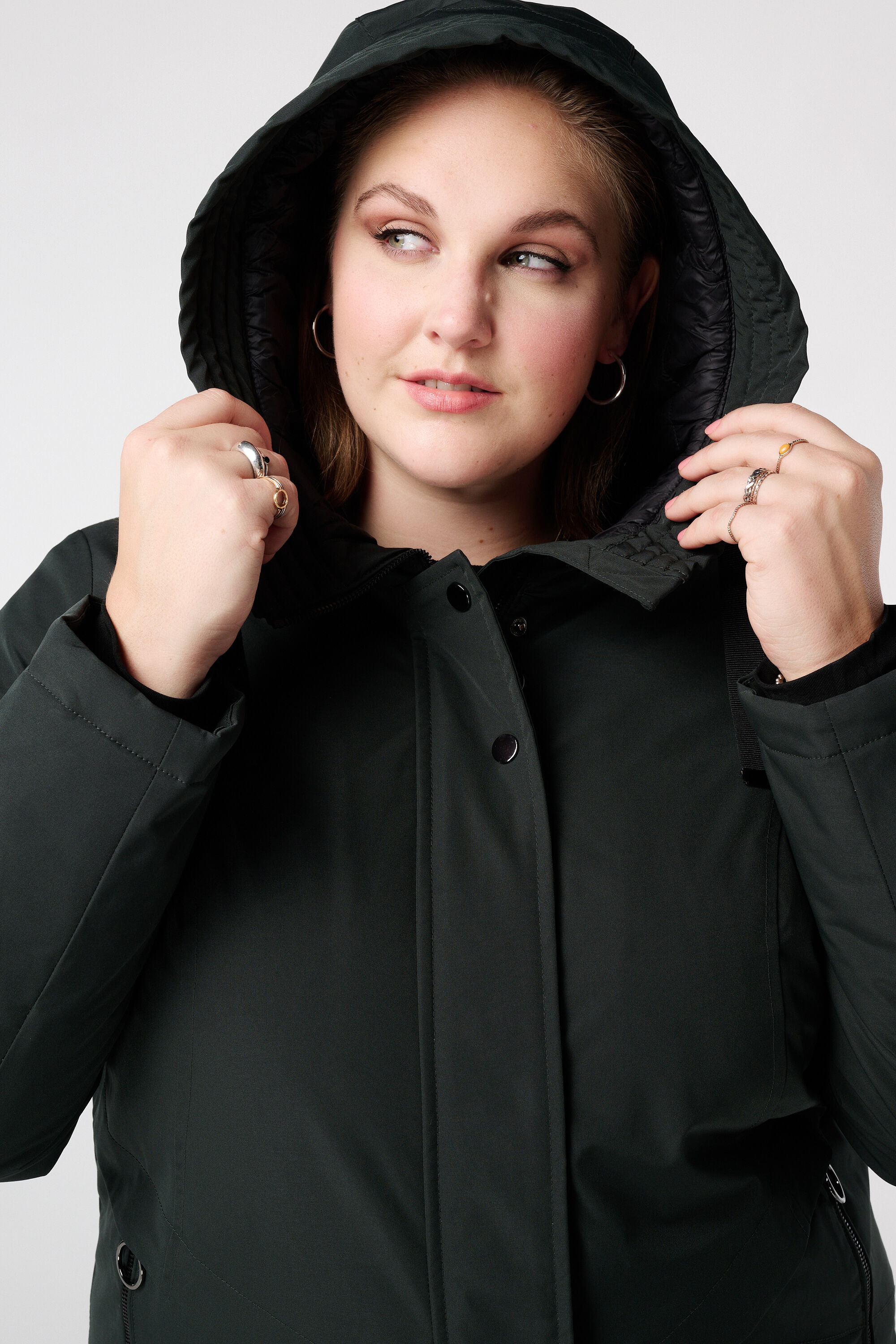 Veste imperm&eacute;able avec capuche image number 4