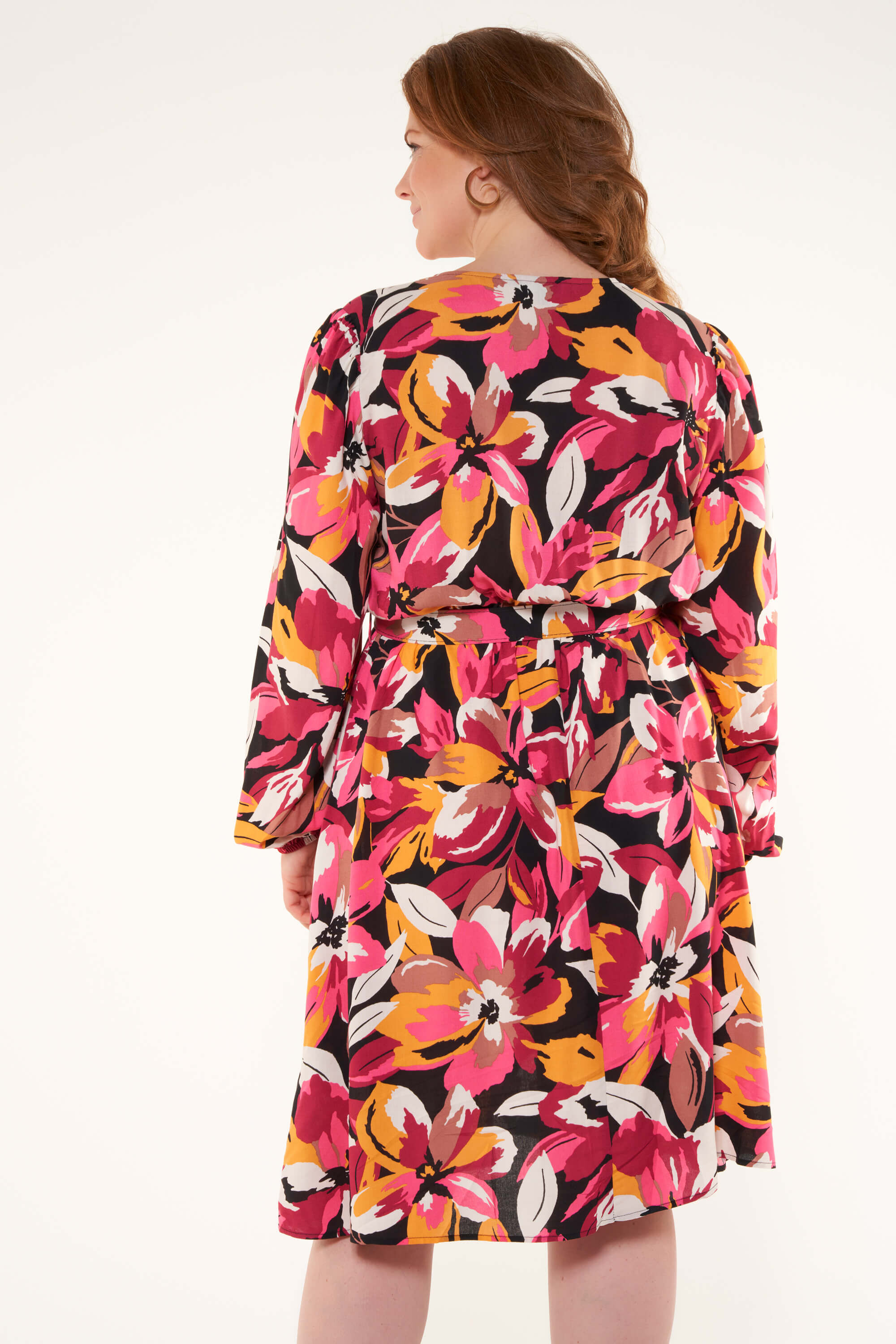 Robe avec une ceinture  image number 3