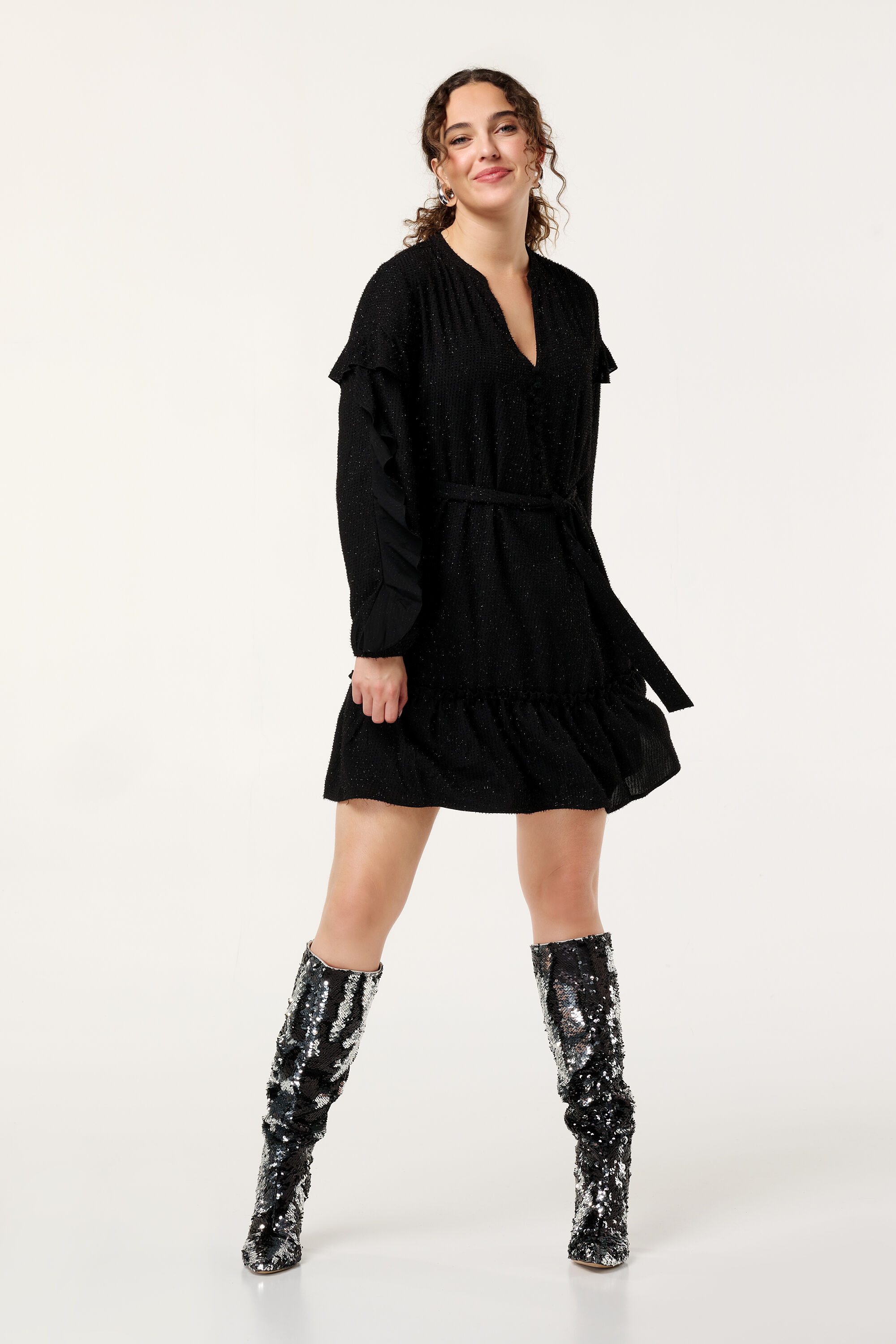 Robe avec d&eacute;tails argent&eacute;s image number 5