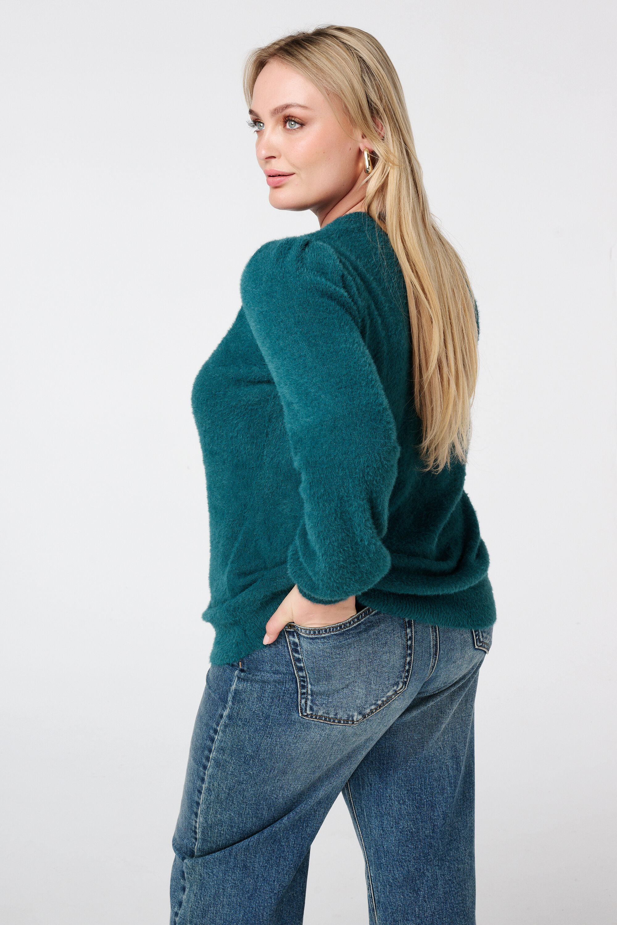 Pull tricot&eacute; en fil doux image number 3