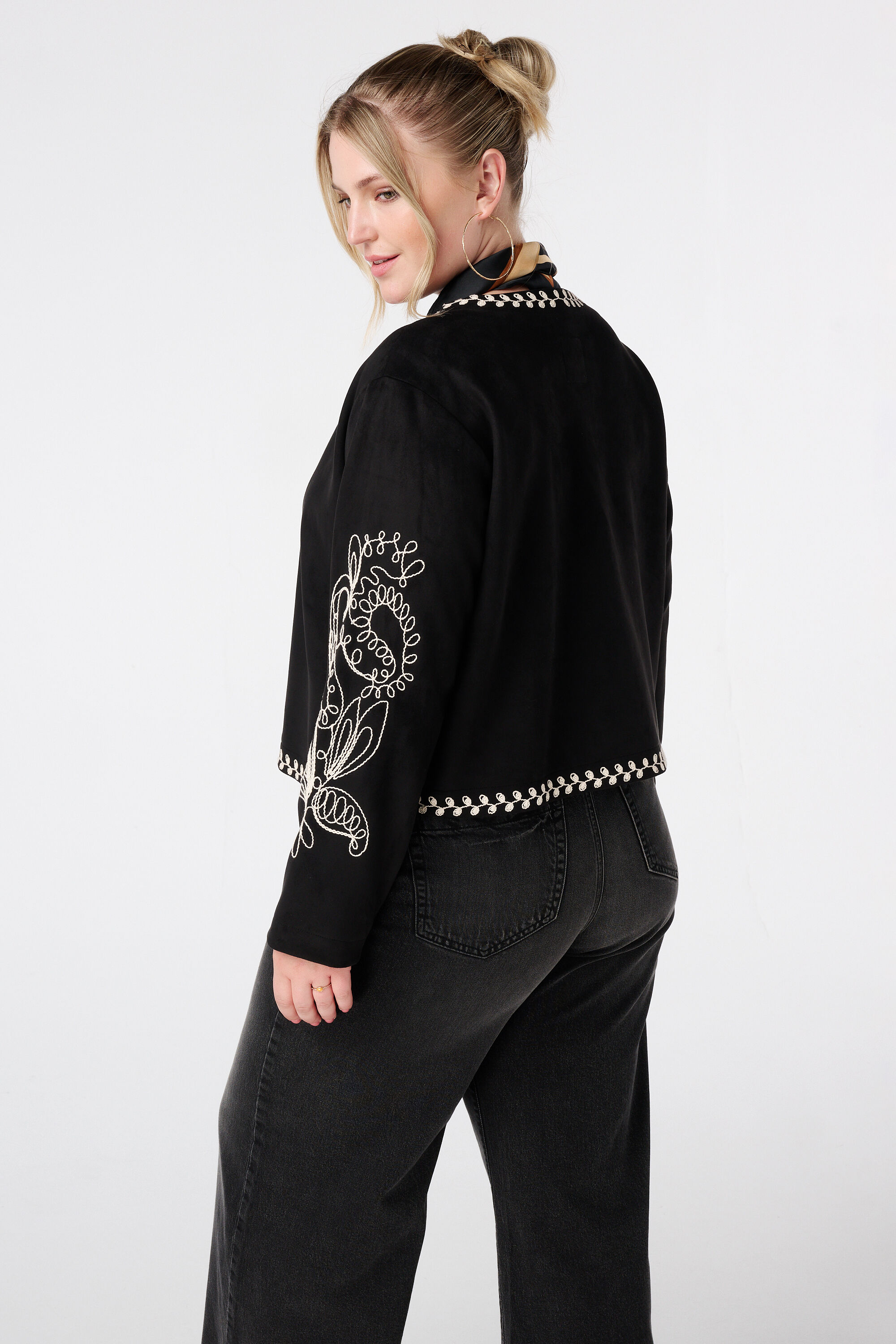 Veste en su&eacute;dine avec broderie image number 3