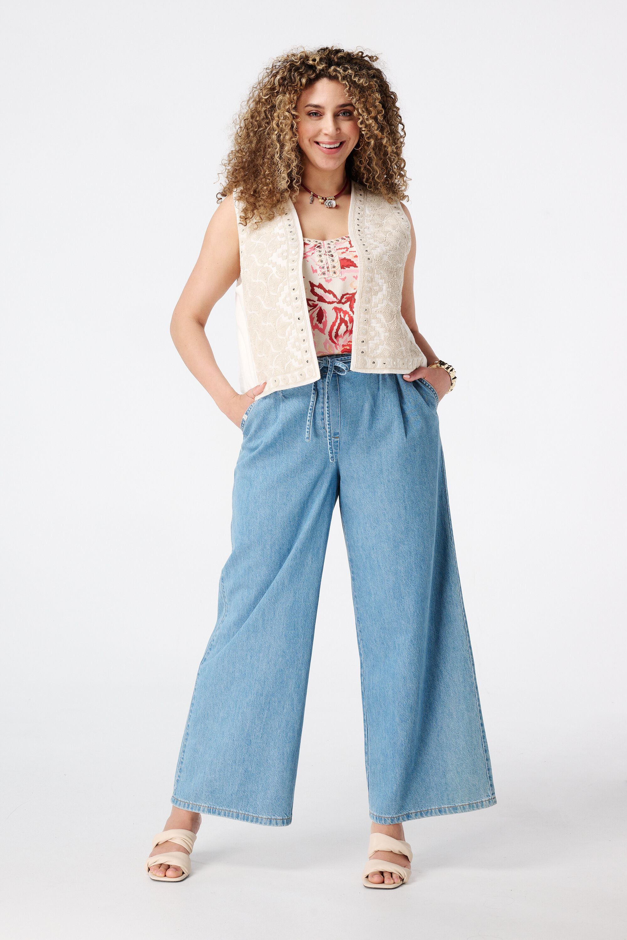 Gilet avec broderies image number 5