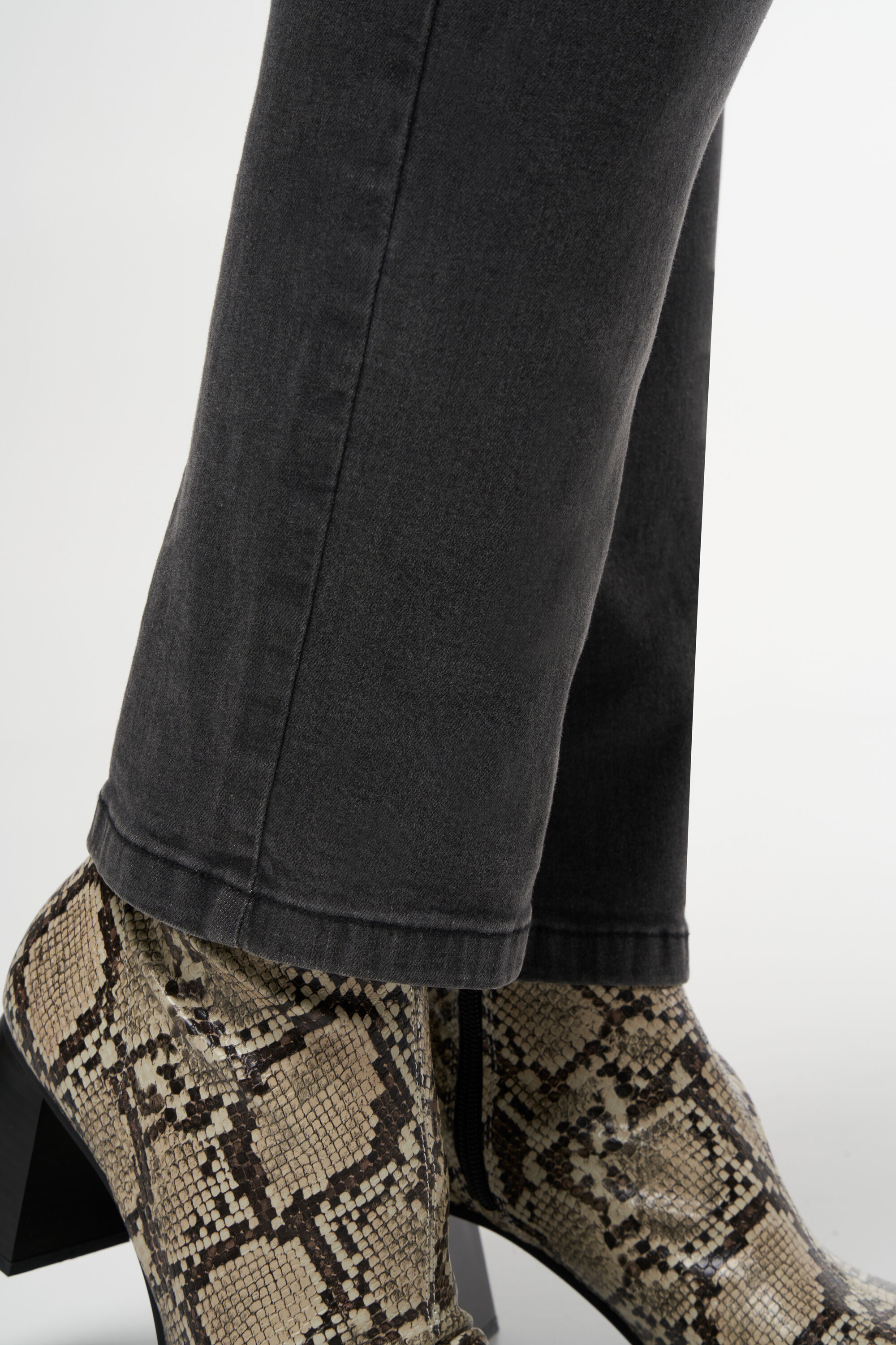 Jean &agrave; jambes droites LILY image number 5