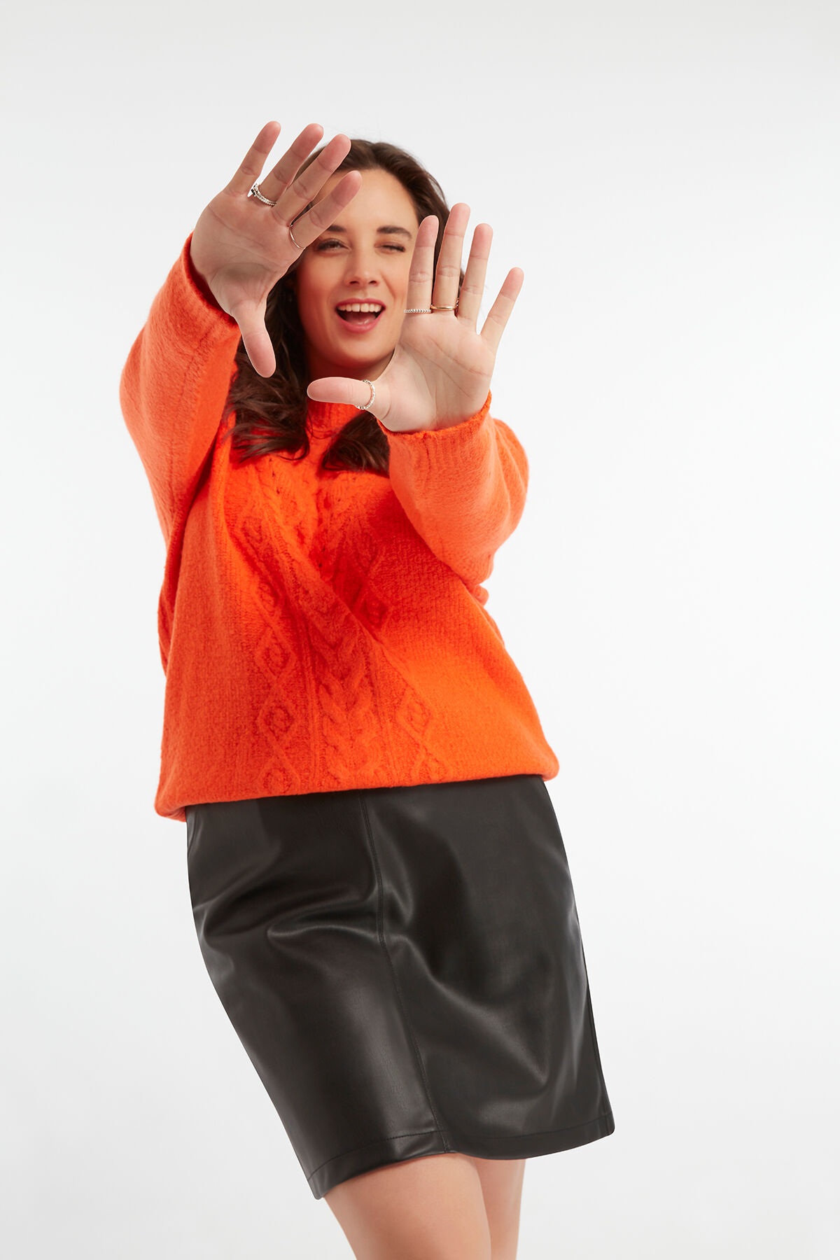 Pull en maille torsad&eacute;e image number 5